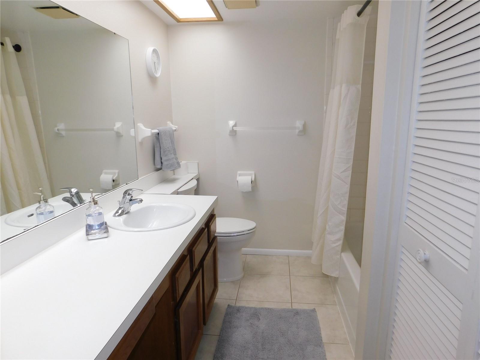 Image 23 of 29 For 218 Woodlake Wynde  218