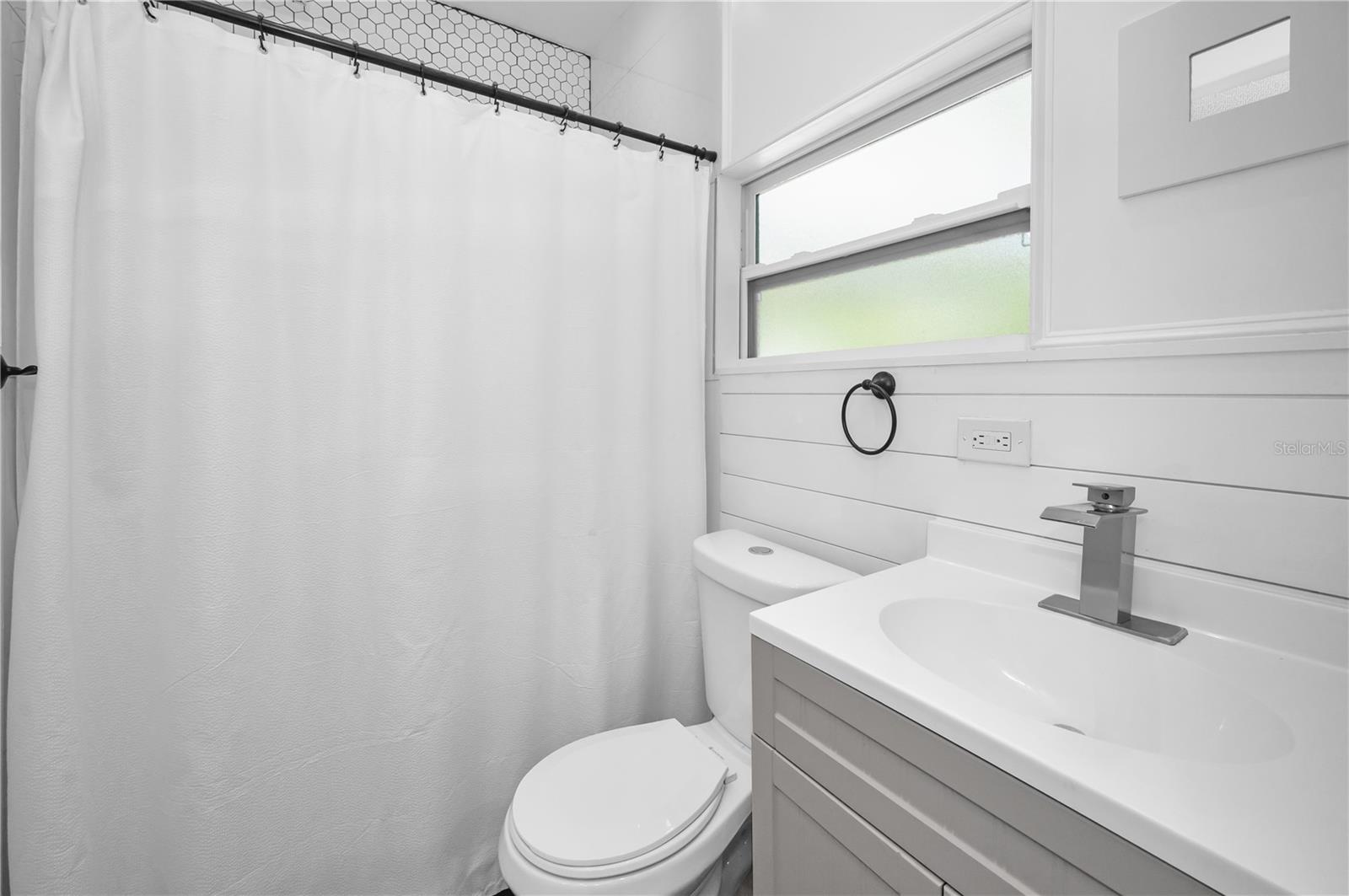 Image 27 of 47 For 847 Highland Street N