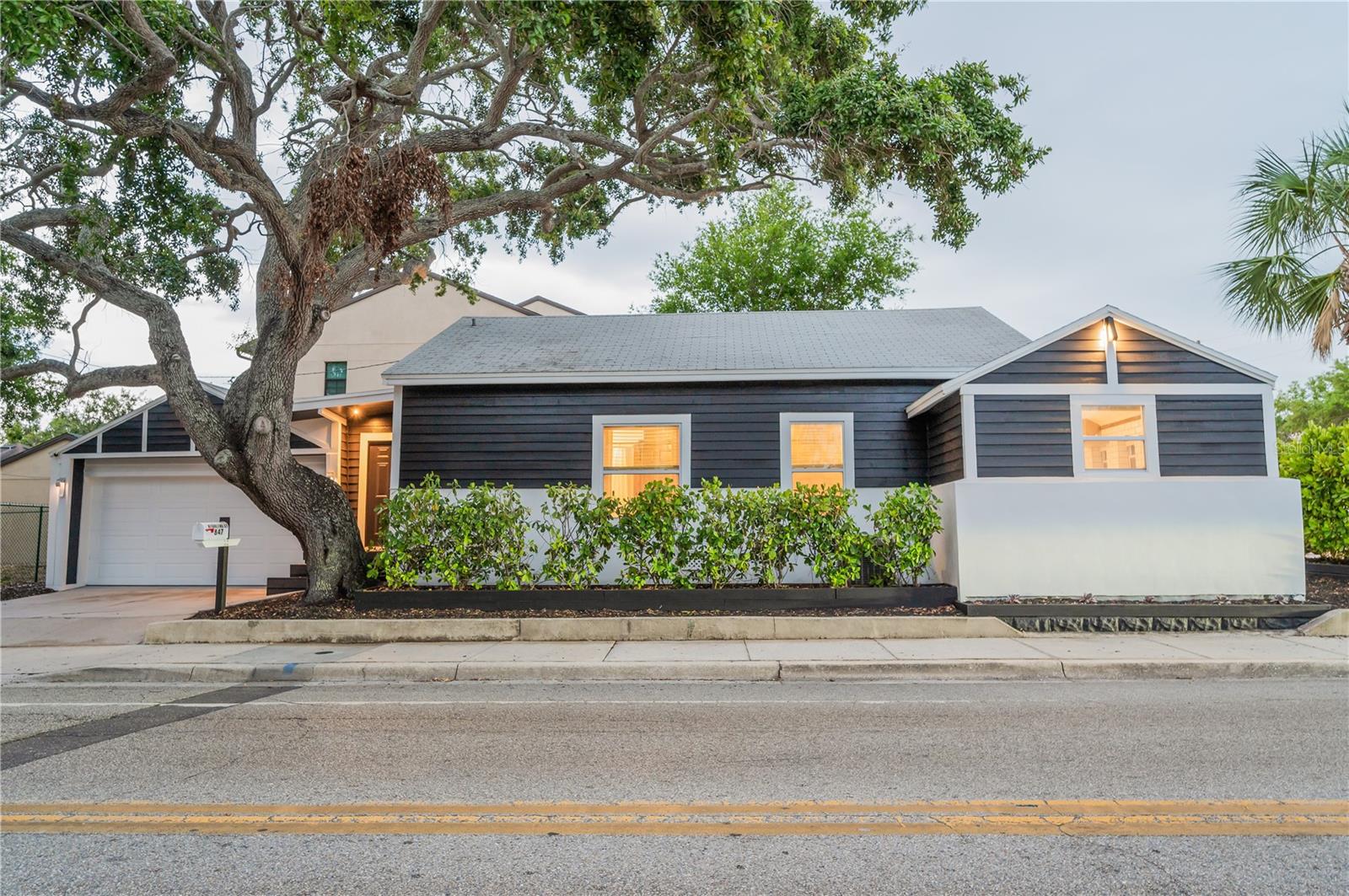 Image 3 of 47 For 847 Highland Street N