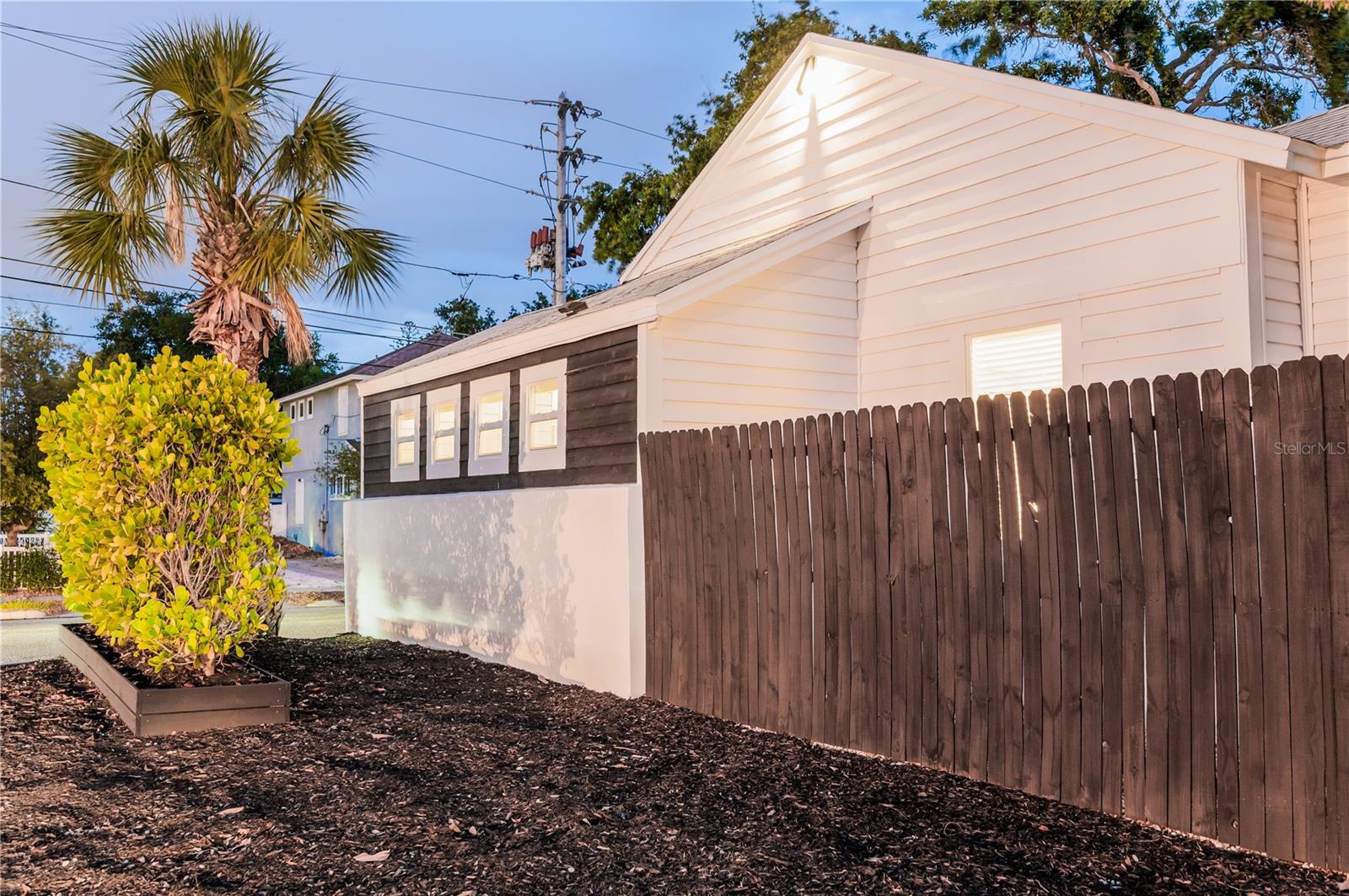 Image 34 of 47 For 847 Highland Street N