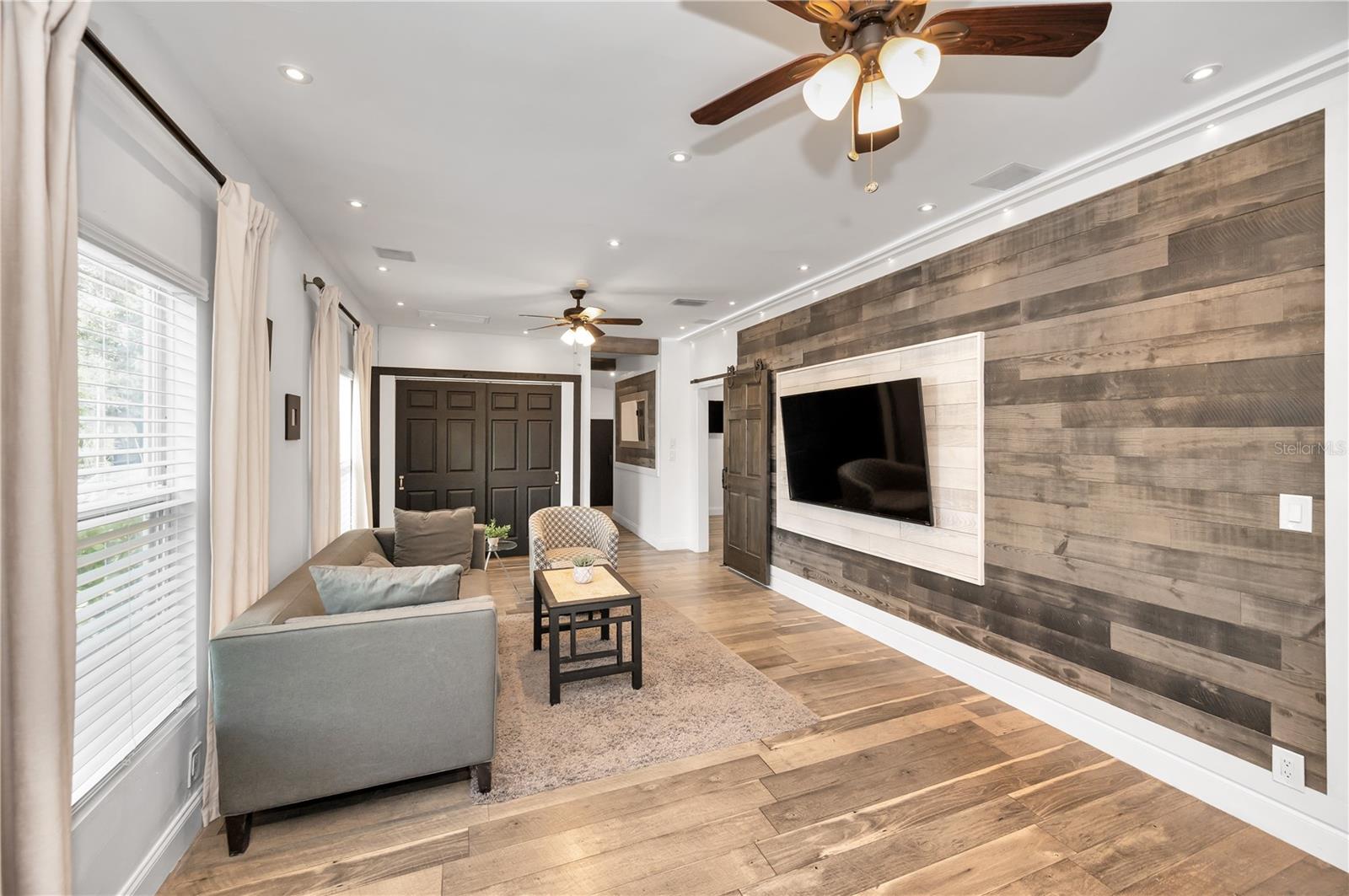 Image 6 of 47 For 847 Highland Street N