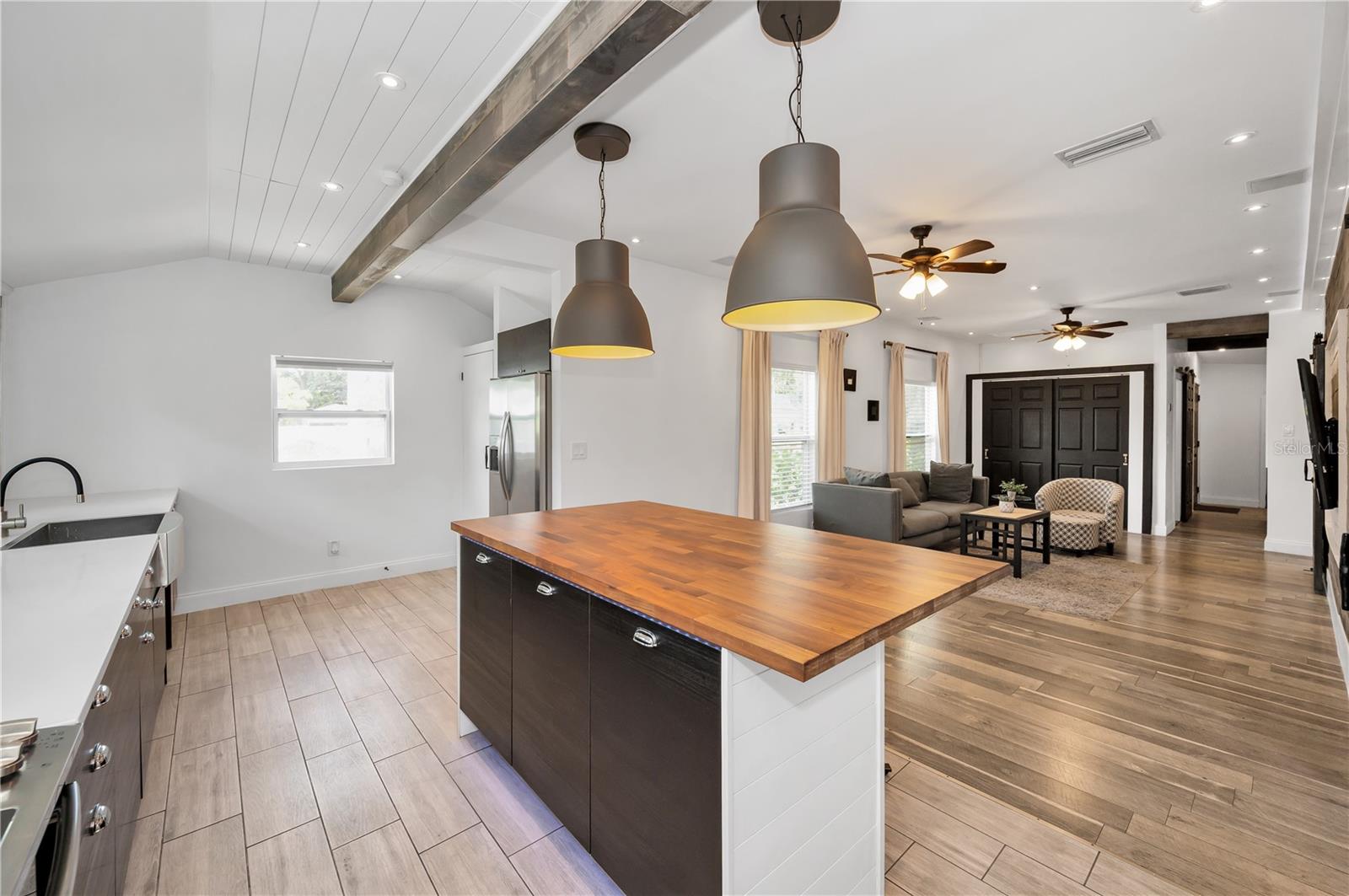 Image 9 of 47 For 847 Highland Street N