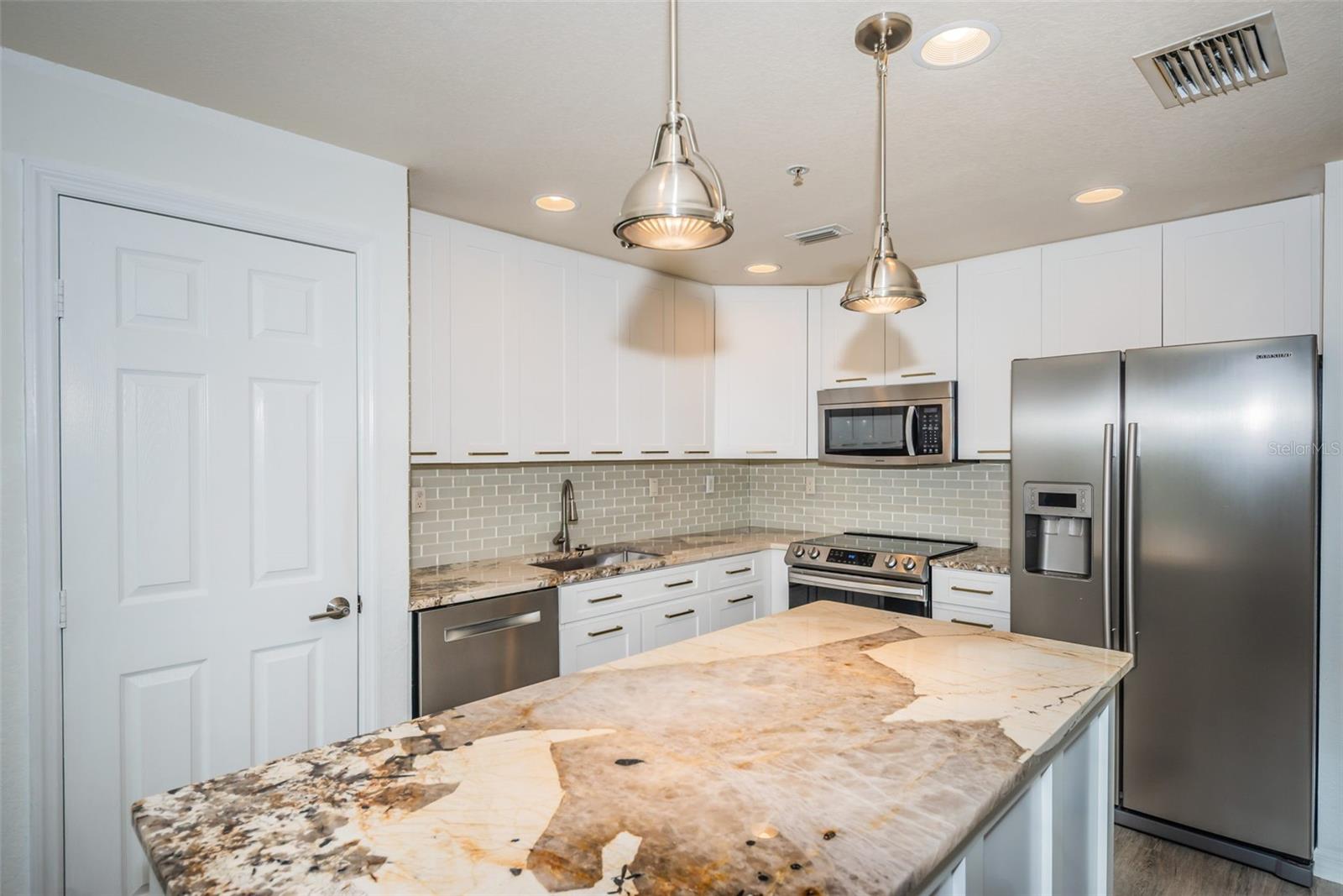 Image 15 of 44 For 5215 Beach Breeze Court 5215