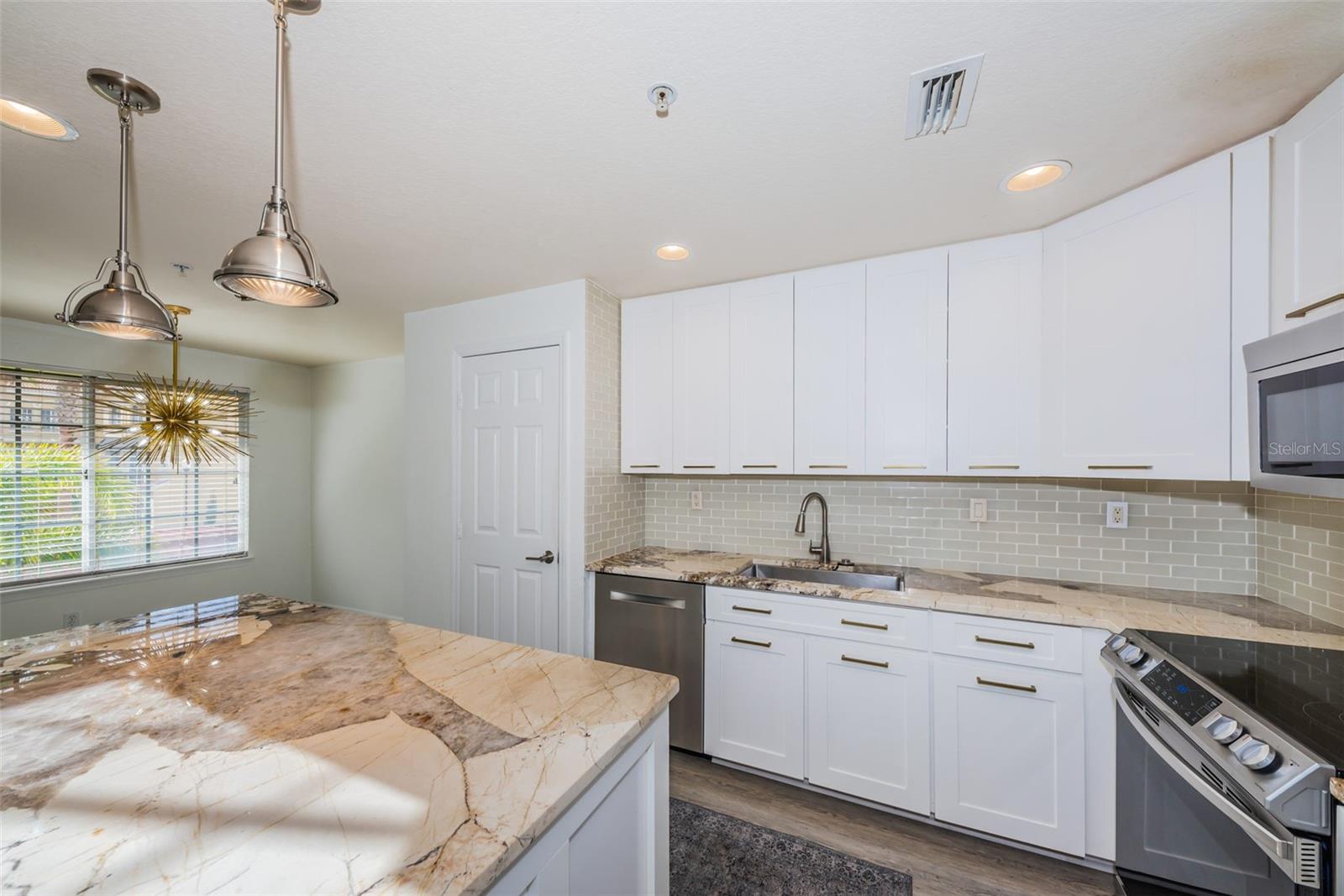 Image 16 of 44 For 5215 Beach Breeze Court 5215
