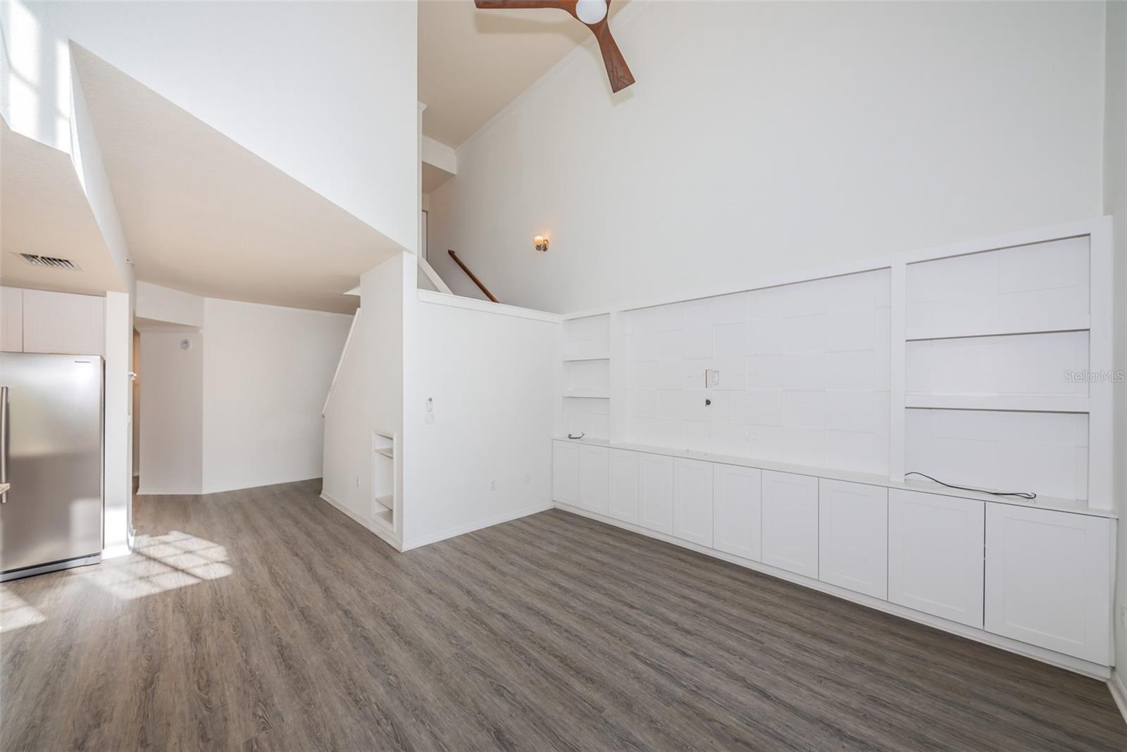 Image 5 of 44 For 5215 Beach Breeze Court 5215