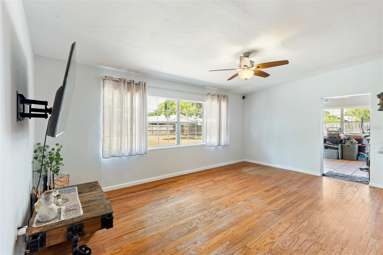 Image 4 of 33 For 1895 Emerson Avenue