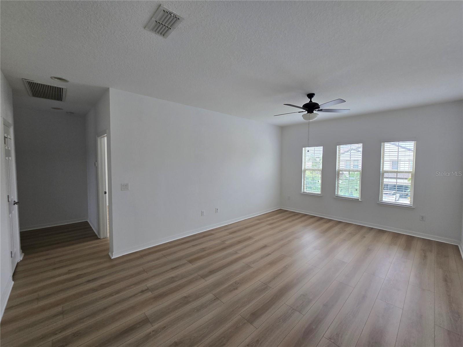 Listing photo id 17 for 11839 Cross Vine Drive