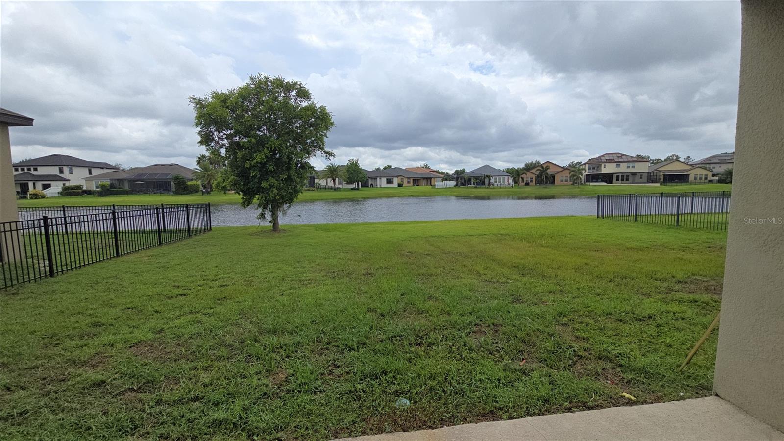 Listing photo id 0 for 11839 Cross Vine Drive