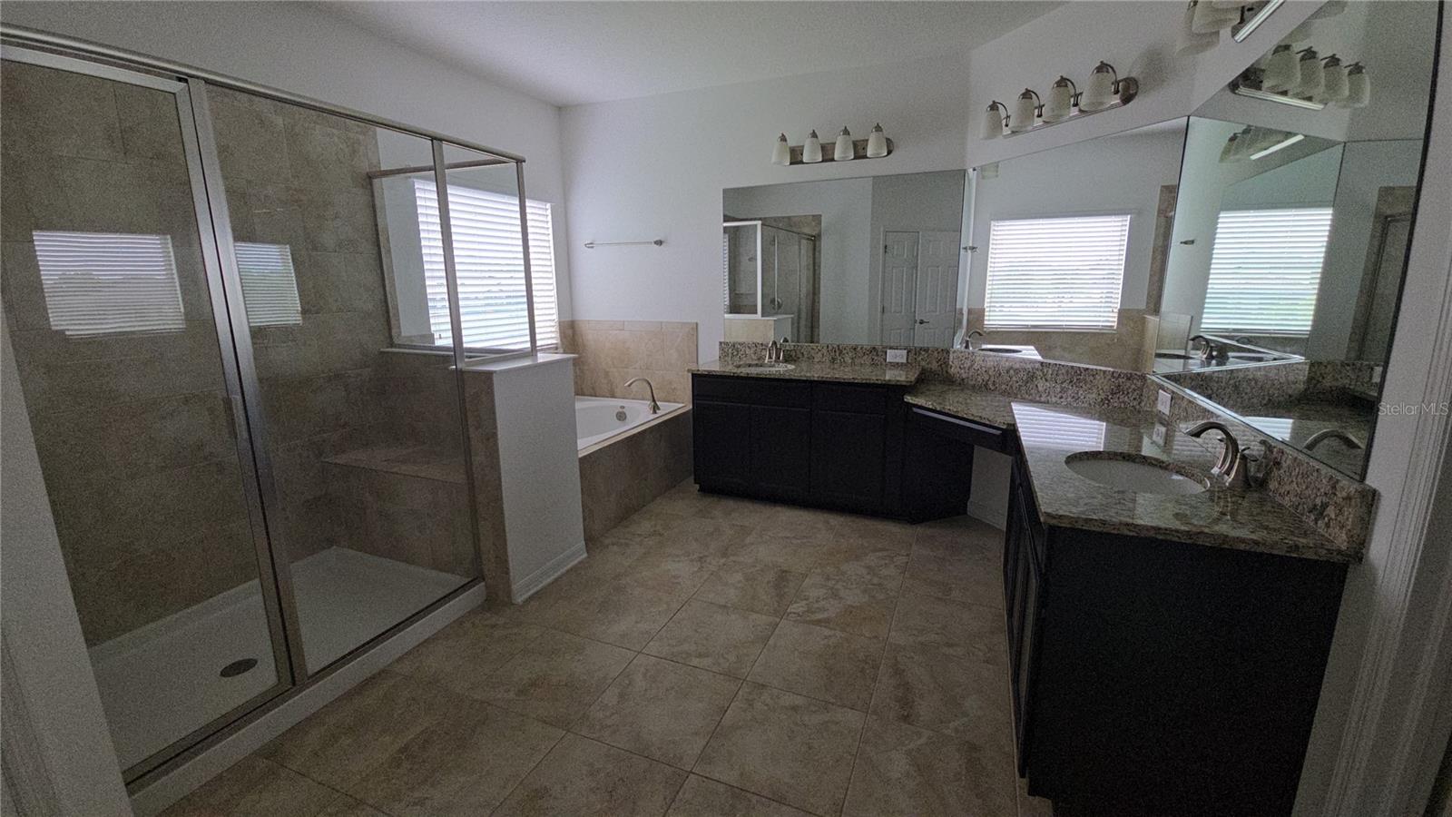 Listing photo id 21 for 11839 Cross Vine Drive