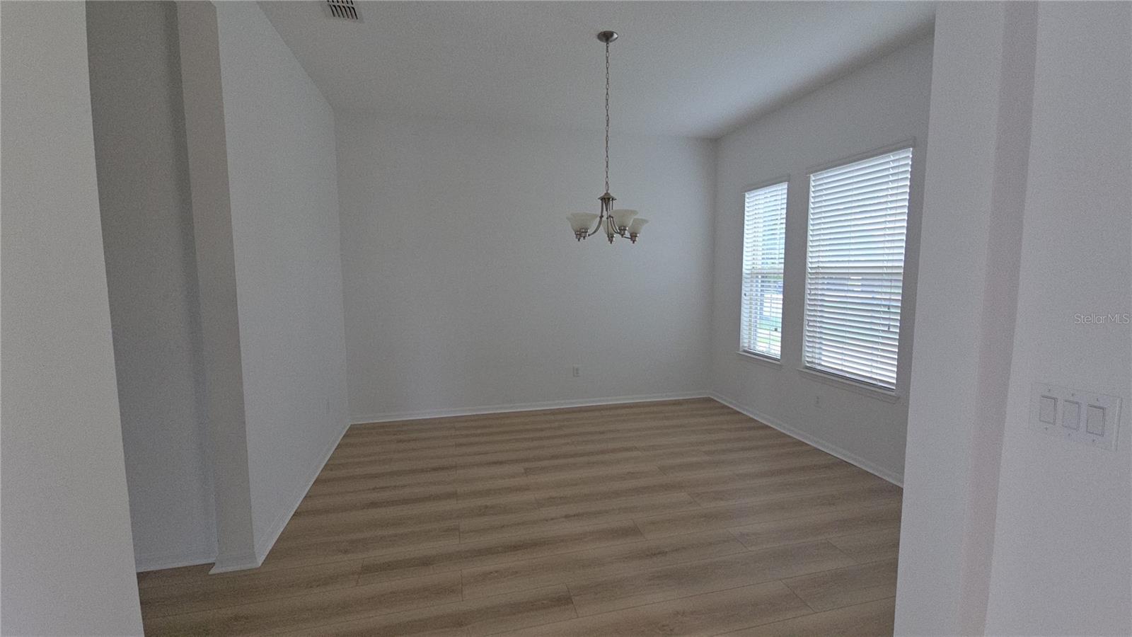 Listing photo id 5 for 11839 Cross Vine Drive