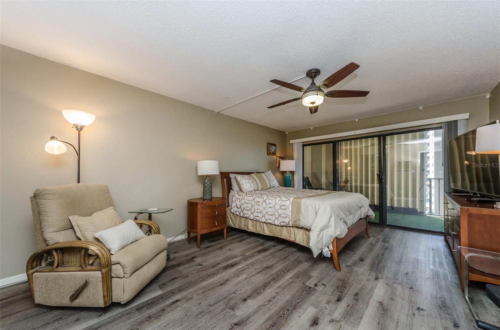 Image 13 of 29 For 1480 Gulf Boulevard 811