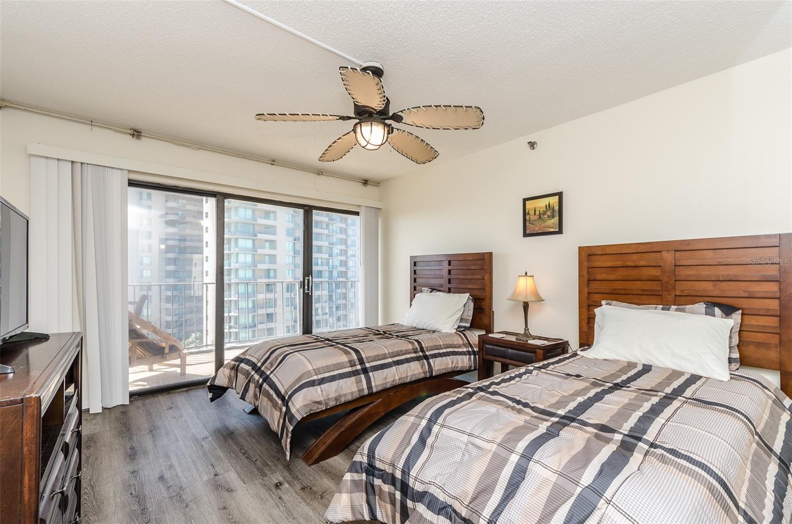 Image 18 of 29 For 1480 Gulf Boulevard 811