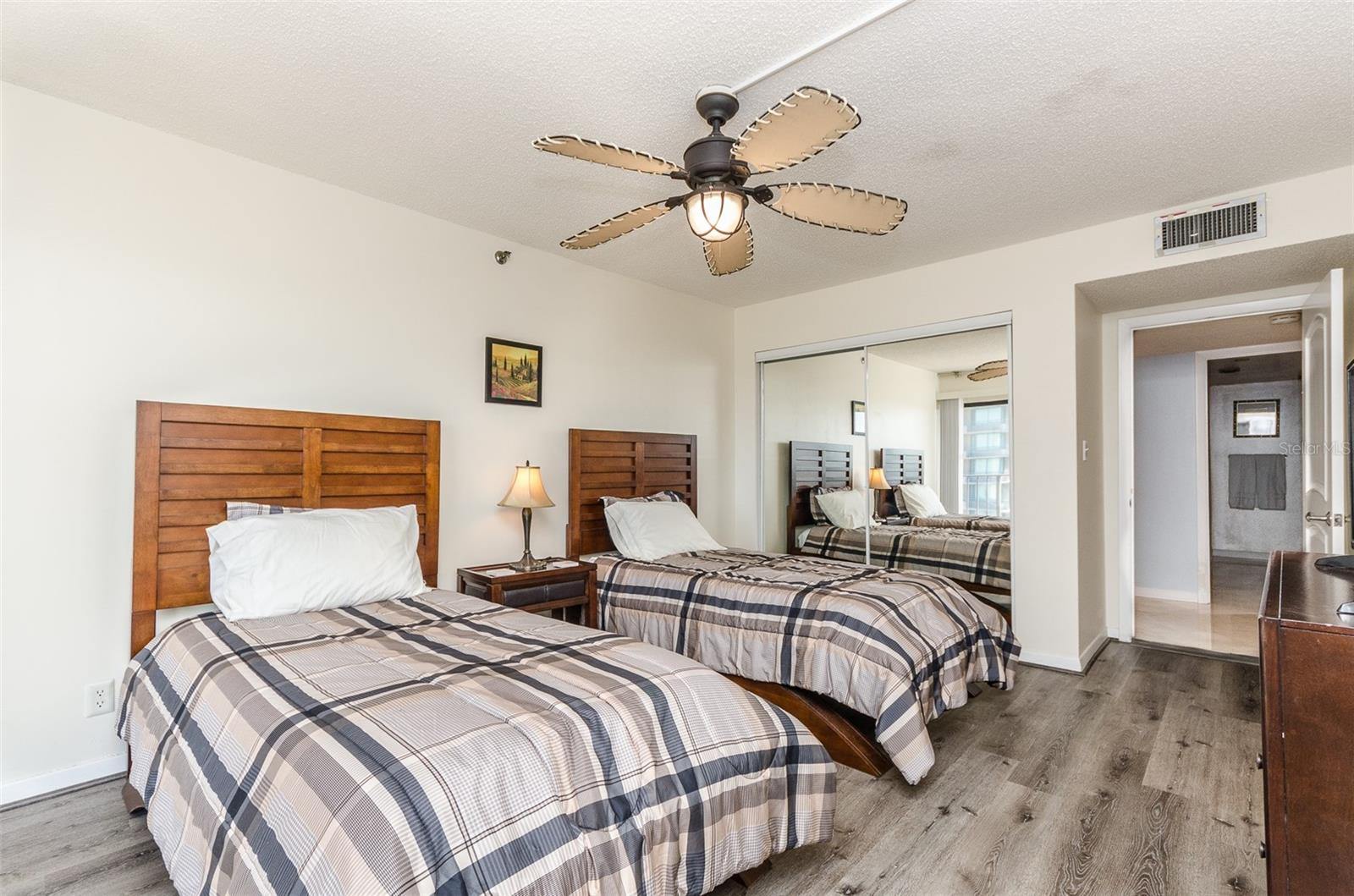 Image 19 of 29 For 1480 Gulf Boulevard 811