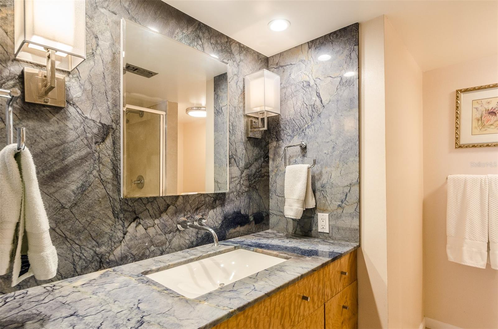 Image 21 of 29 For 1480 Gulf Boulevard 811