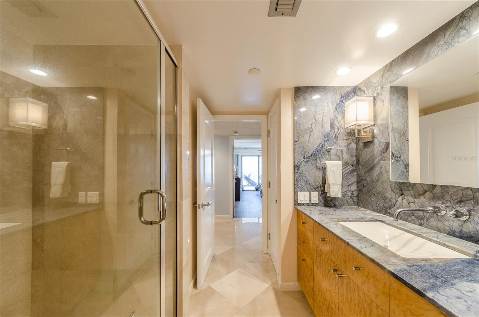 Image 22 of 29 For 1480 Gulf Boulevard 811