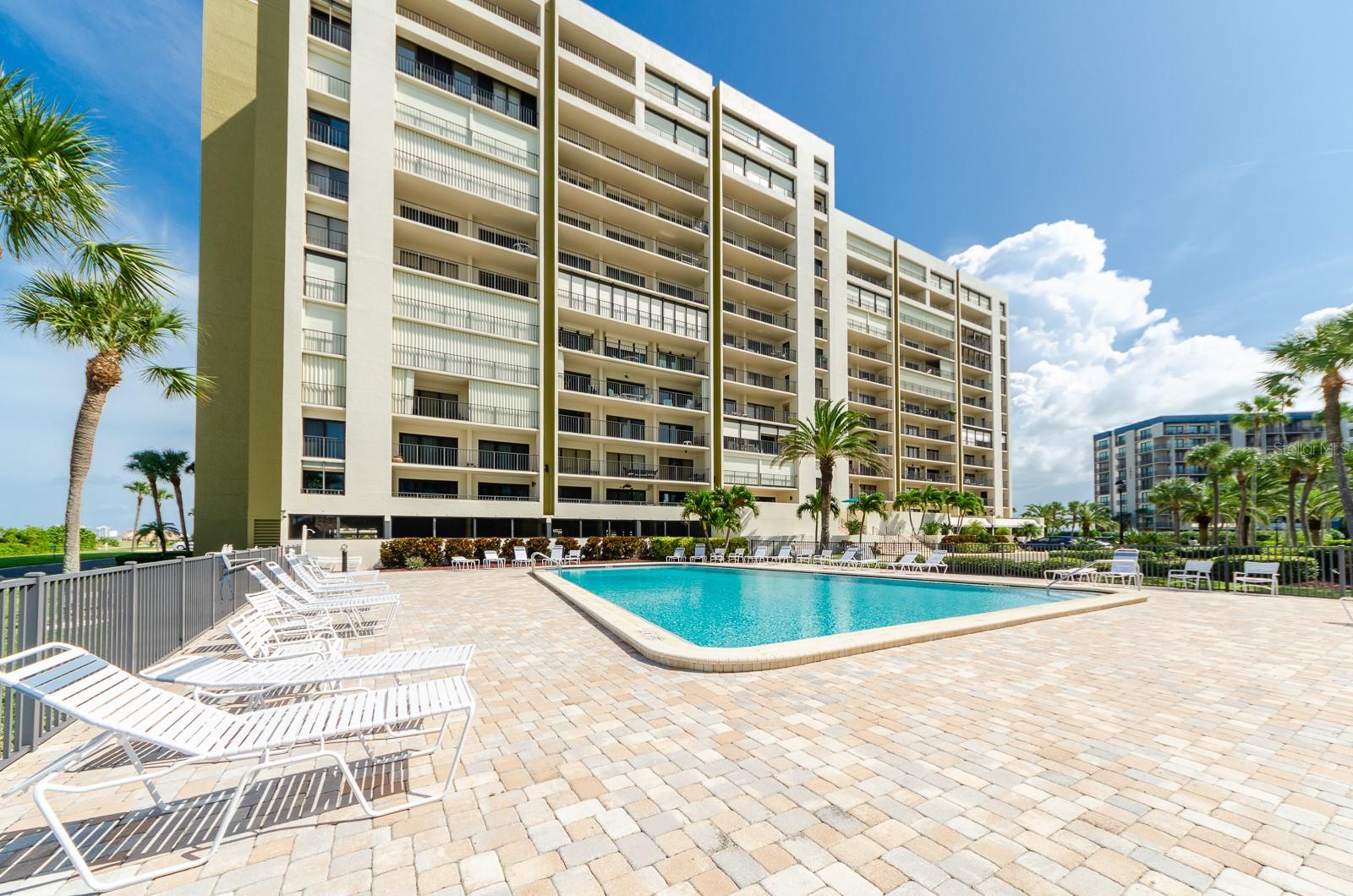 Image 25 of 29 For 1480 Gulf Boulevard 811