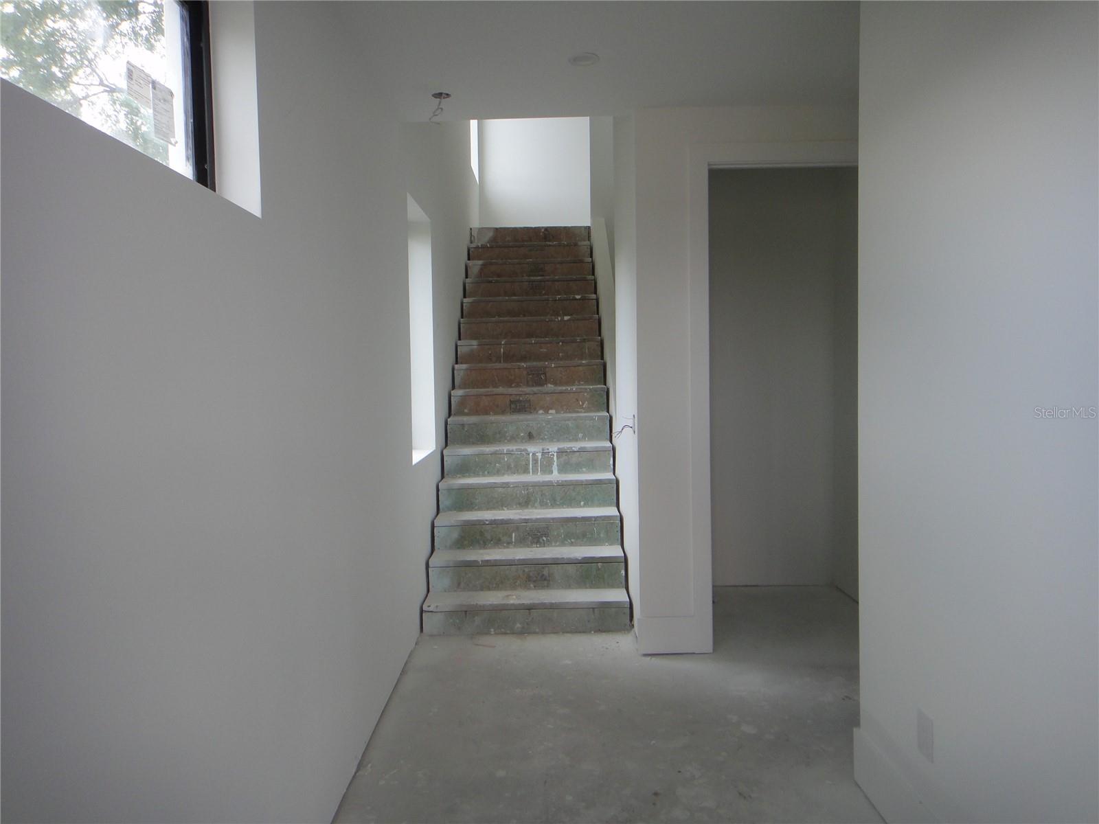 Image 10 of 17 For 501 Ross Avenue 1