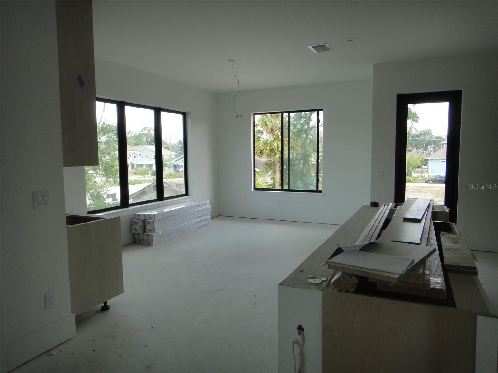 Image 13 of 17 For 501 Ross Avenue 1