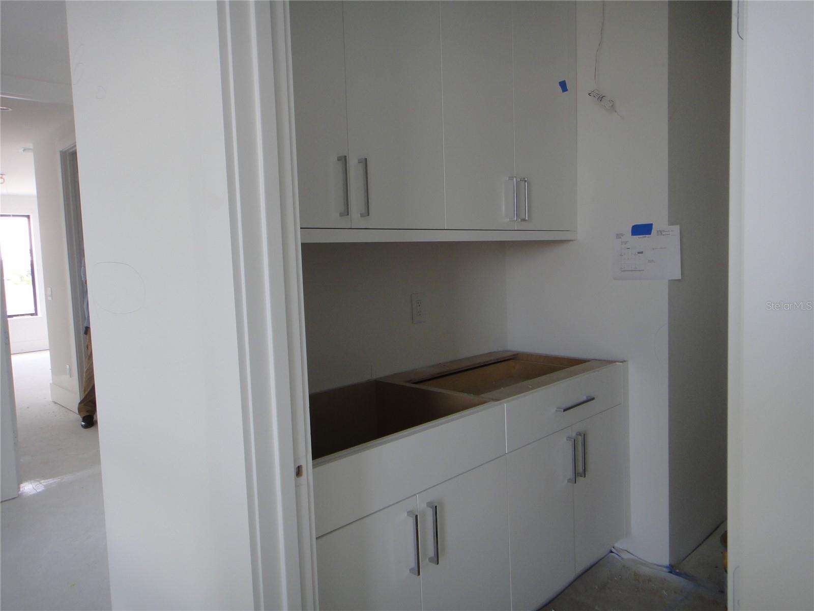Image 16 of 17 For 501 Ross Avenue 1
