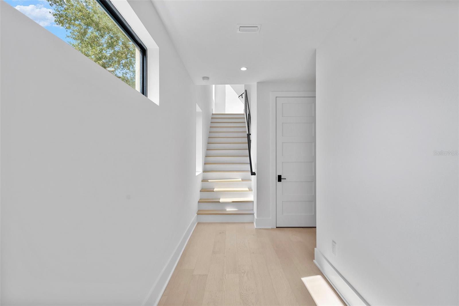 Image 18 of 87 For 501 Ross Avenue 1