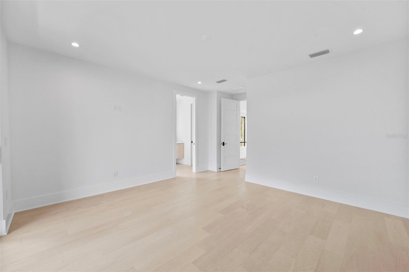 Image 58 of 87 For 501 Ross Avenue 1