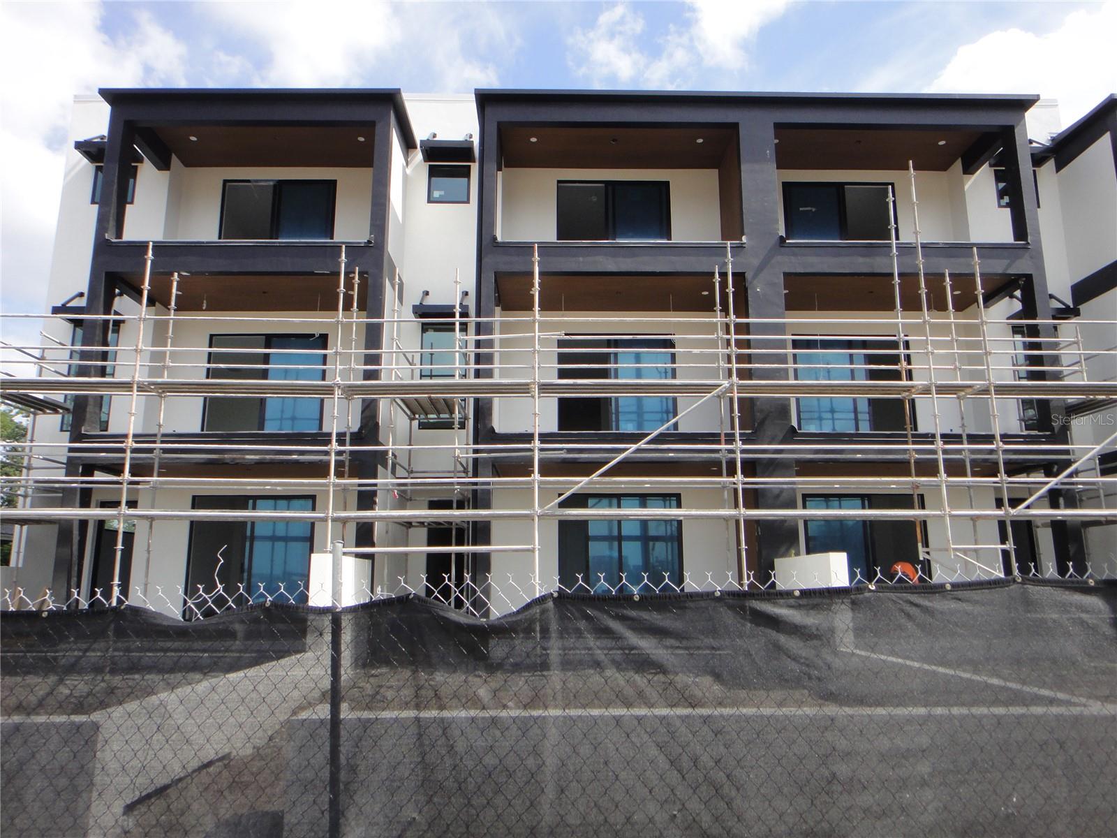 Image 6 of 17 For 501 Ross Avenue 1