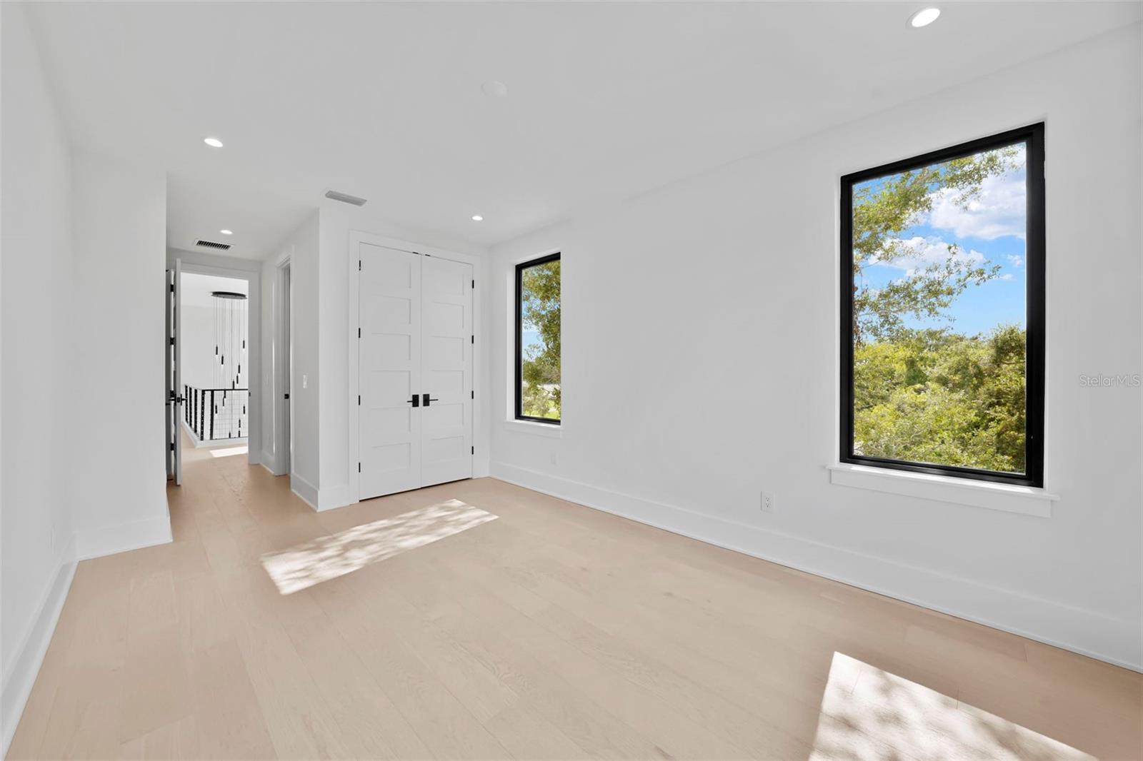 Image 67 of 87 For 501 Ross Avenue 1