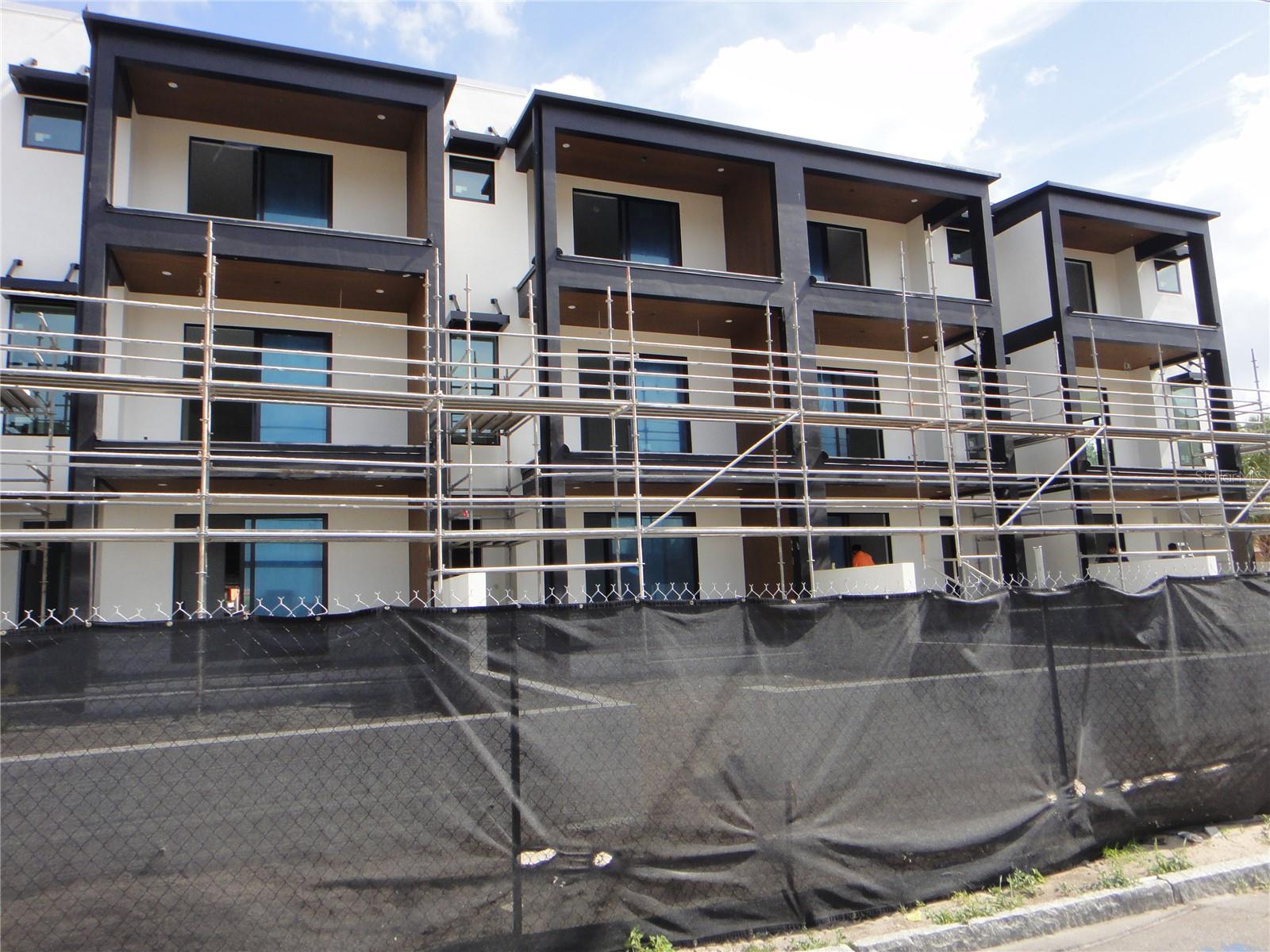 Image 7 of 17 For 501 Ross Avenue 1