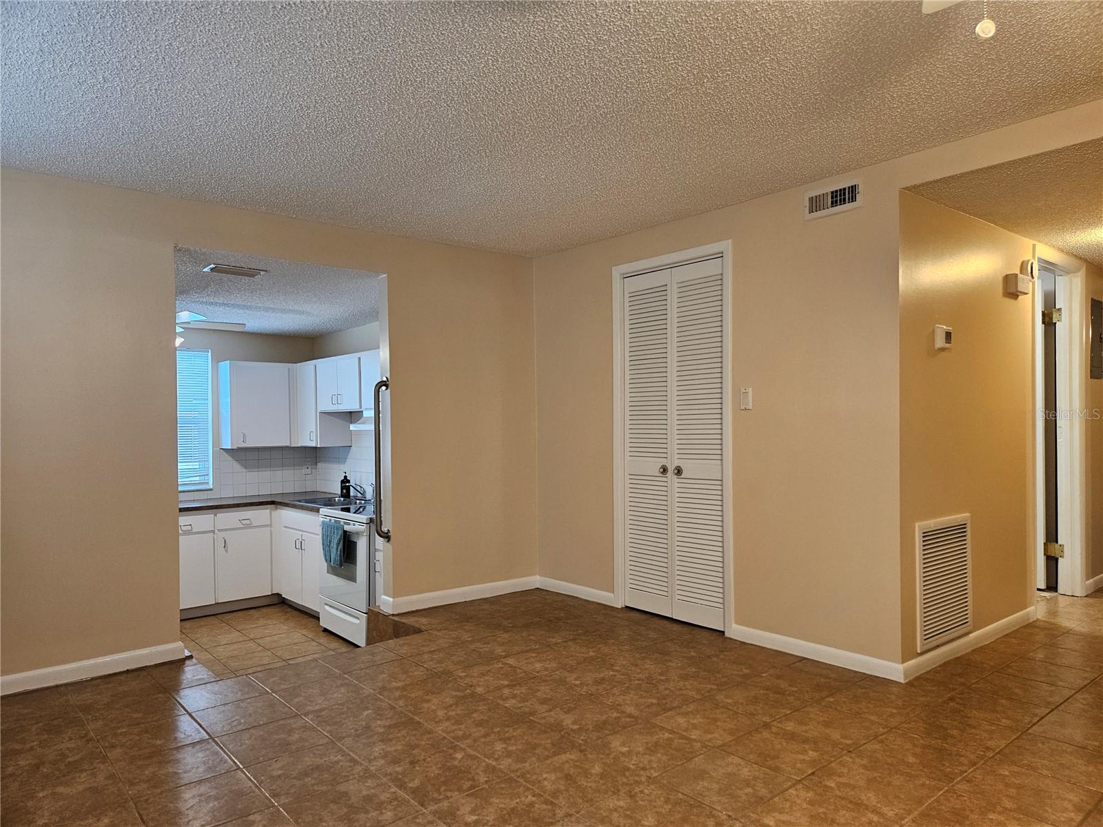 Image 7 of 28 For 3324 Braddock Street (front Uni
