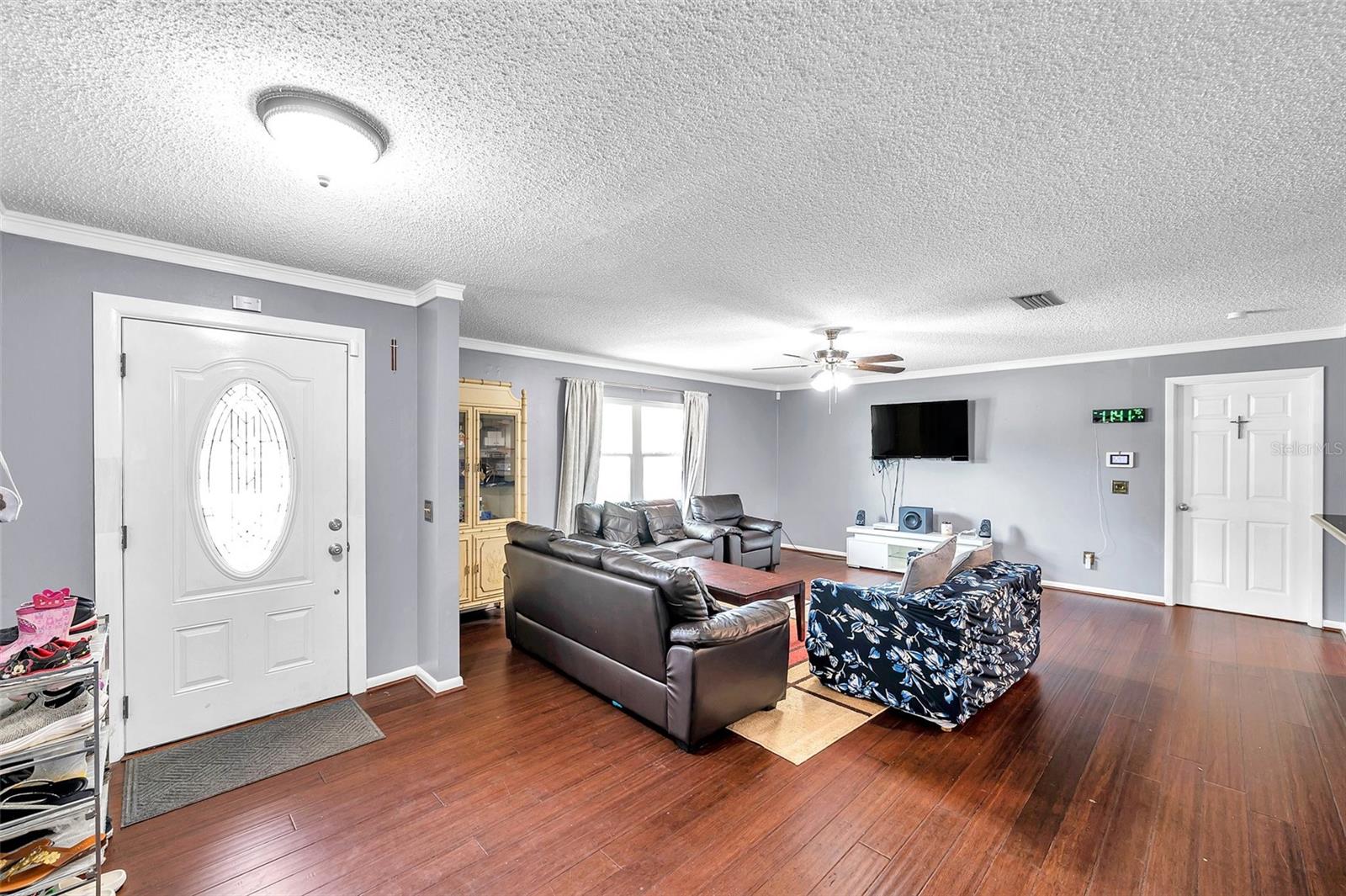 Image 20 of 54 For 424 Forest Glen Avenue