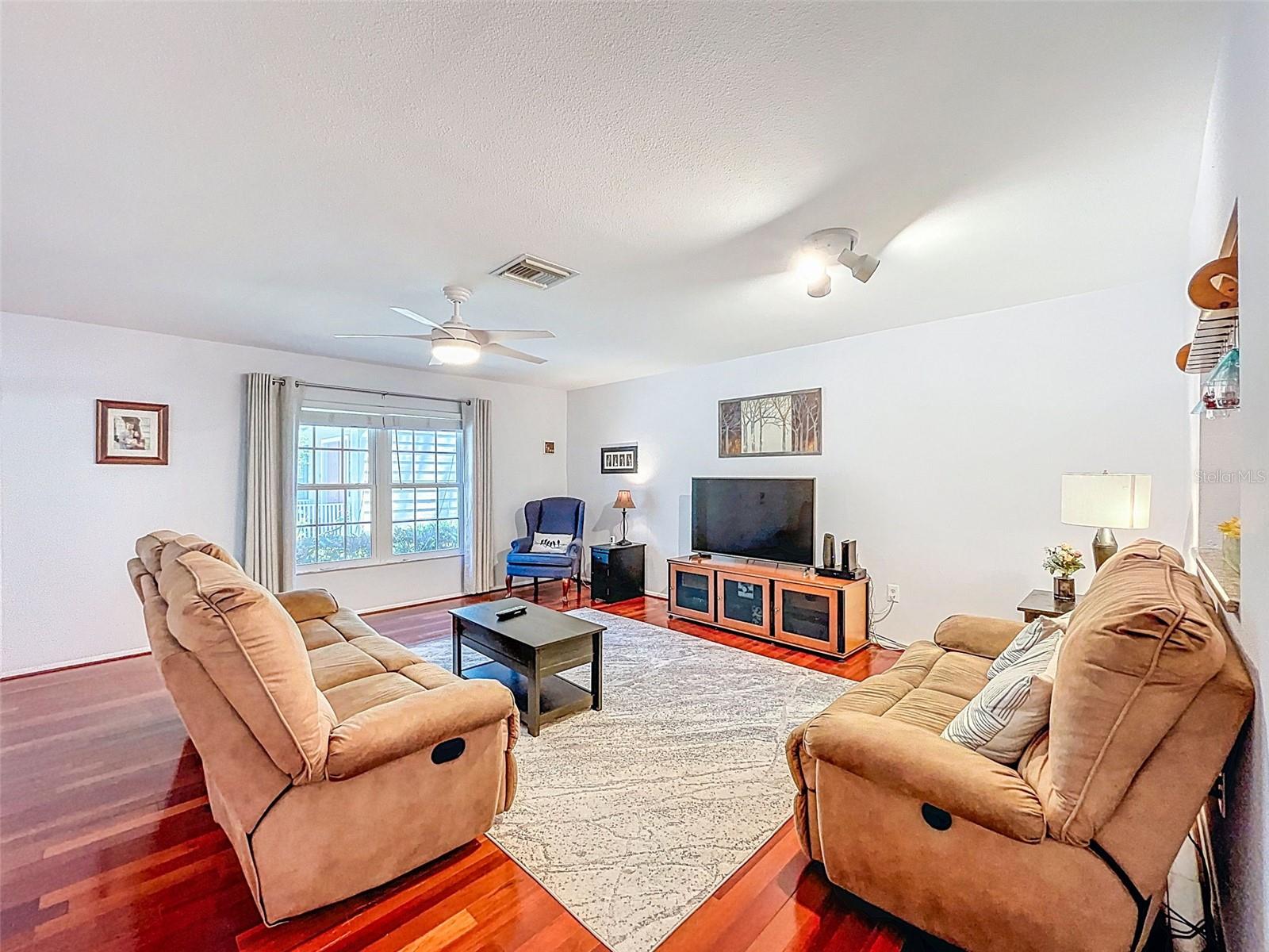 Image 2 of 49 For 3078 Pointer Dr
