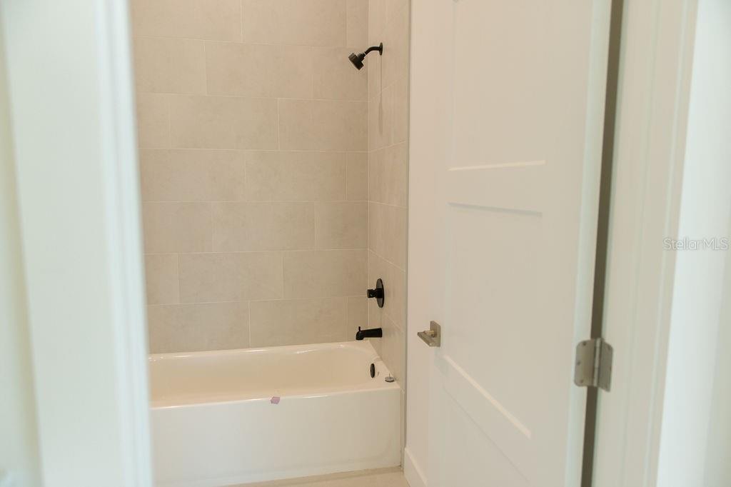 Image 23 of 28 For 3820 Pompano Drive Se