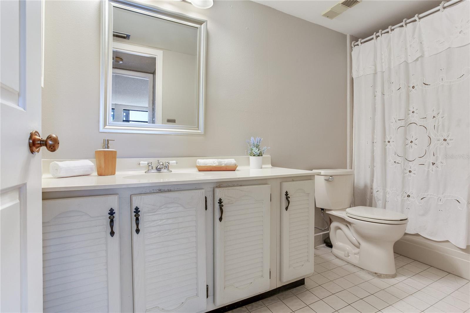 Image 23 of 52 For 14820 Rue De Bayonne  208