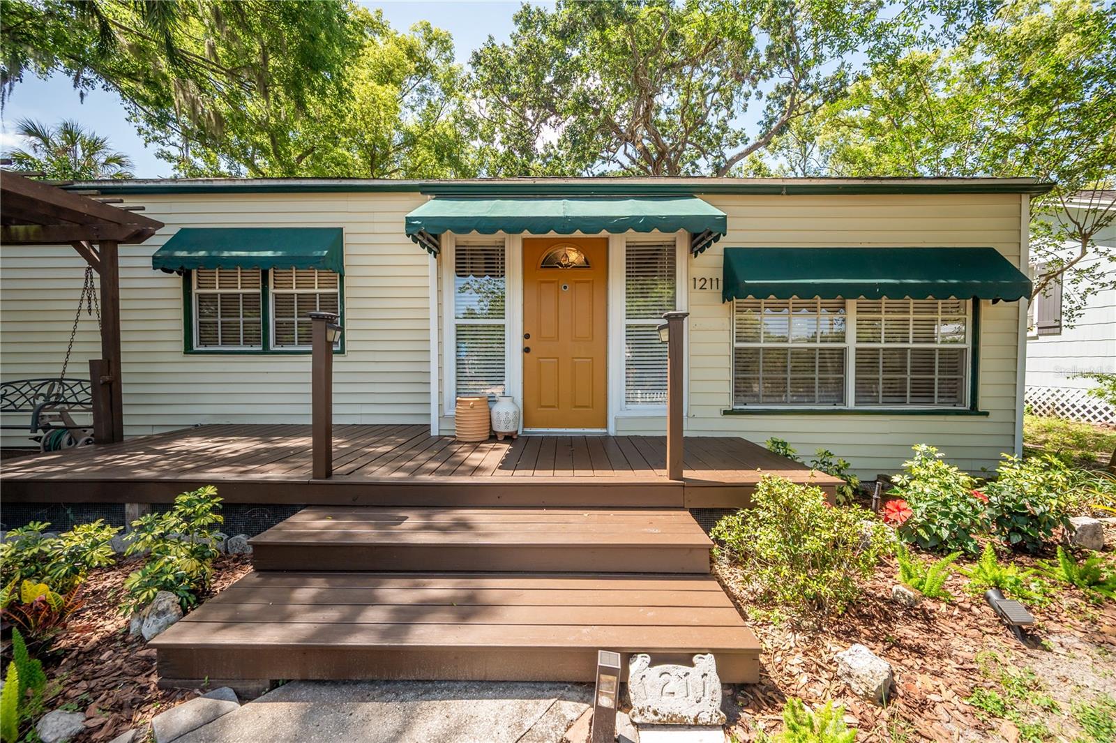 Image 3 of 41 For 1211 Park Circle