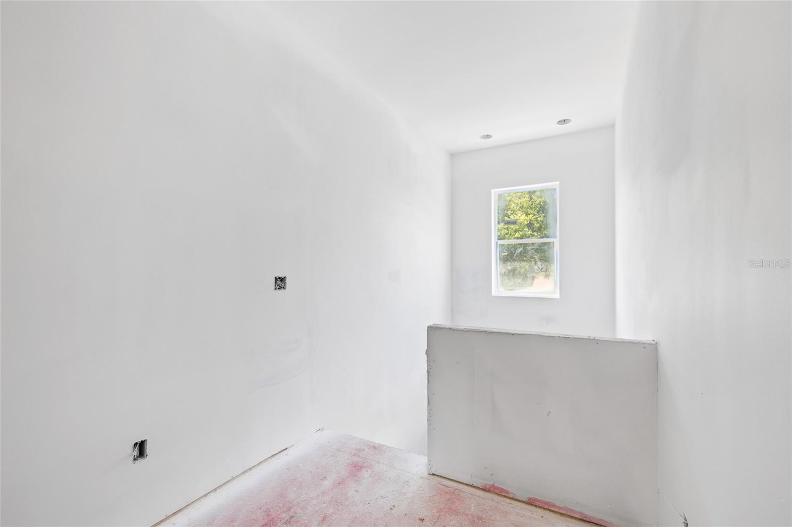 Image 31 of 45 For 110 Hiawatha Street