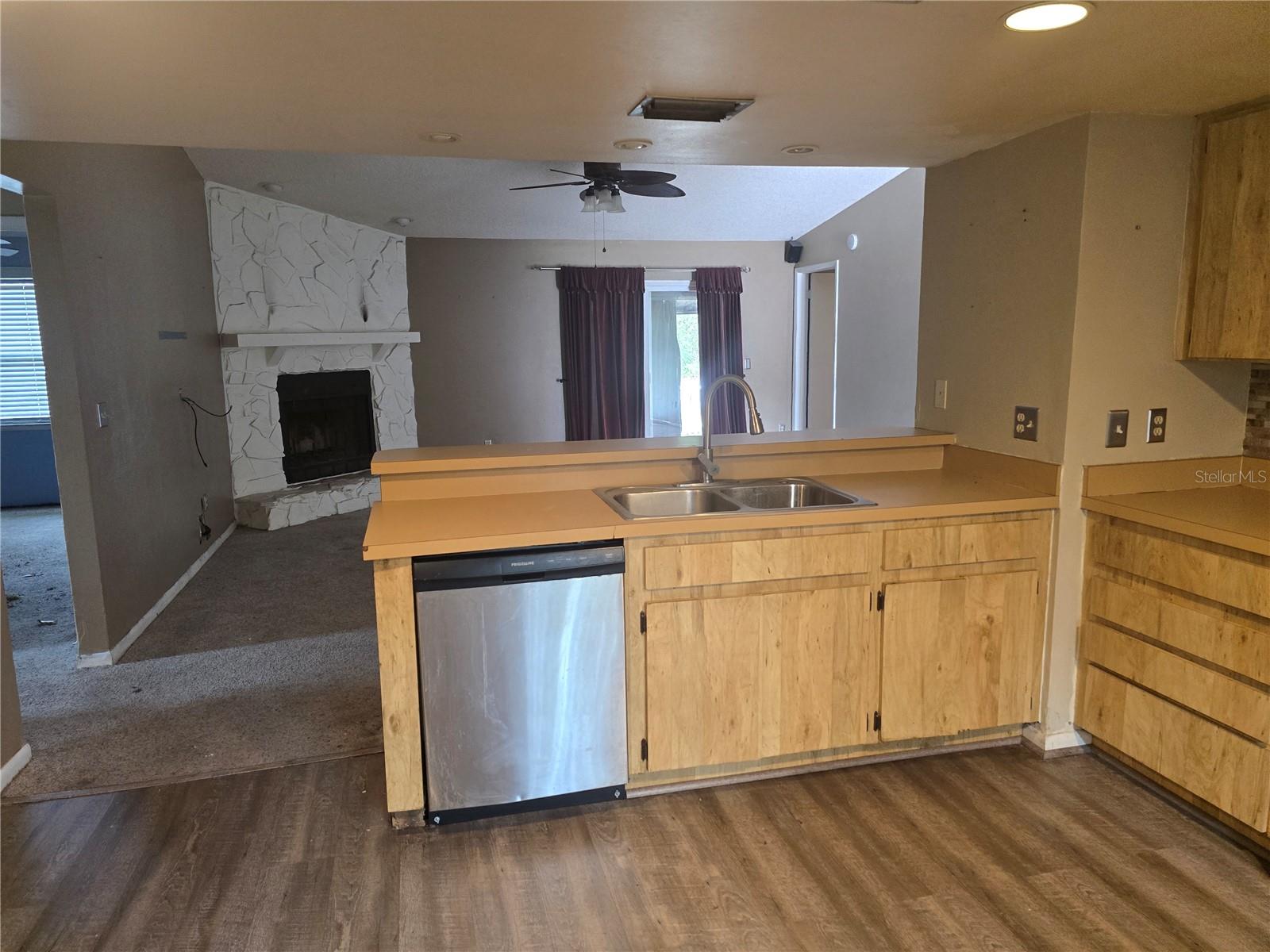 Listing photo id 9 for 23015 Mayfair Road