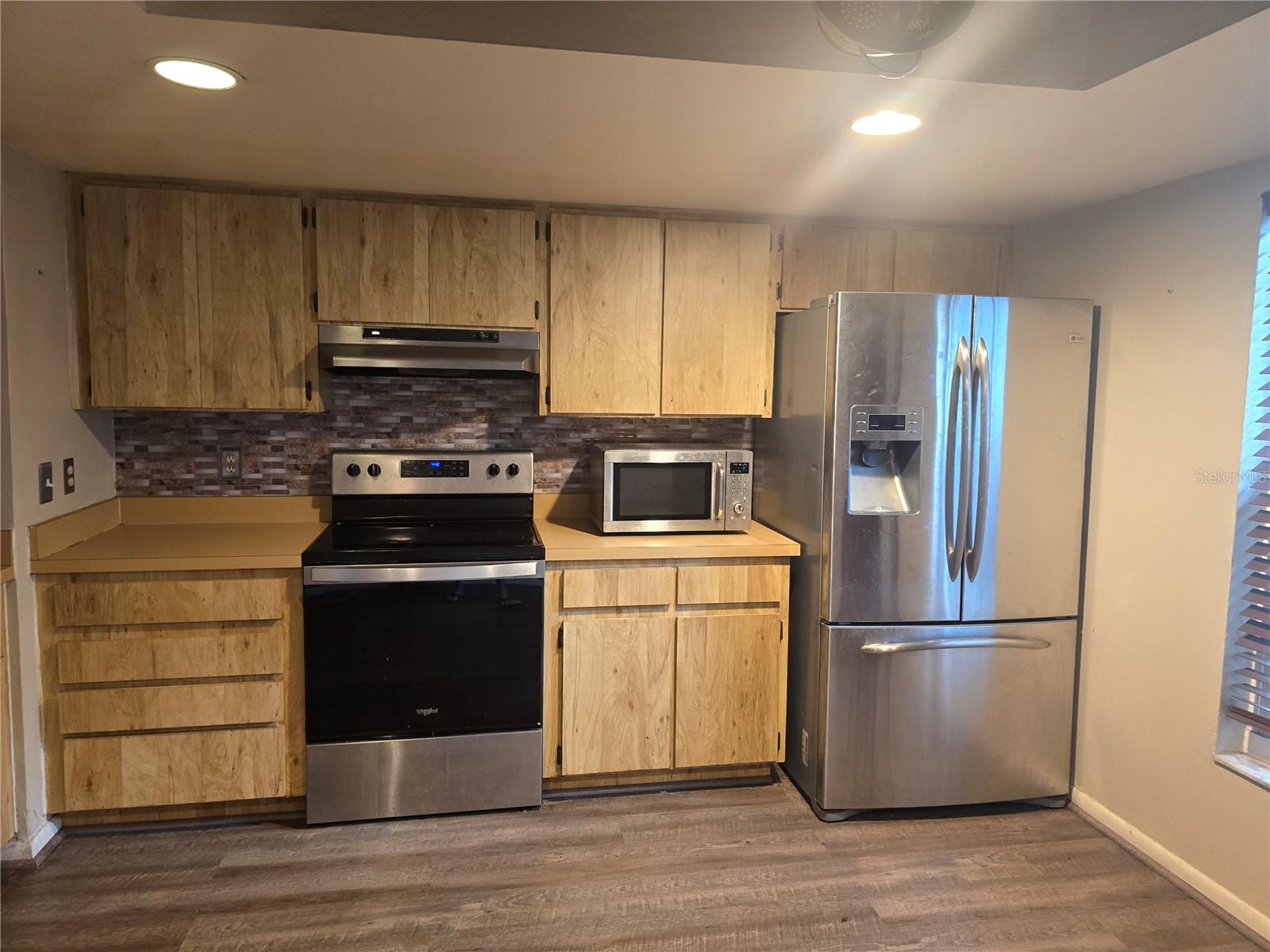 Listing photo id 10 for 23015 Mayfair Road