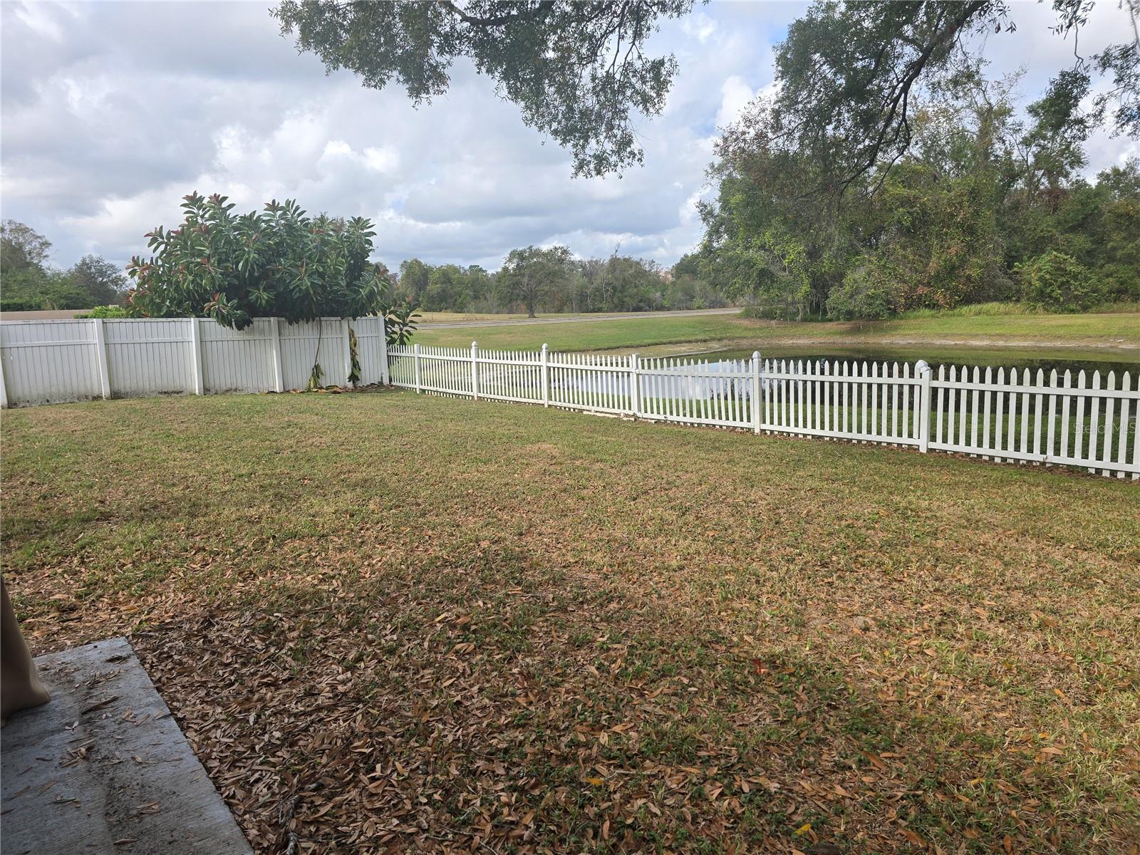 Listing photo id 1 for 23015 Mayfair Road