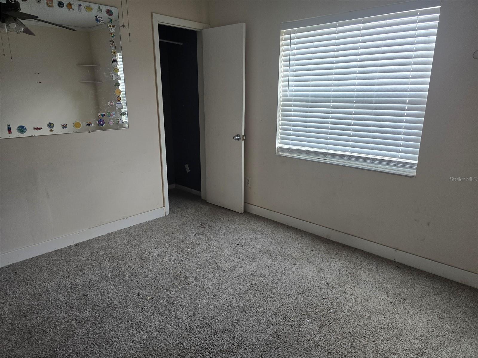 Listing photo id 3 for 23015 Mayfair Road