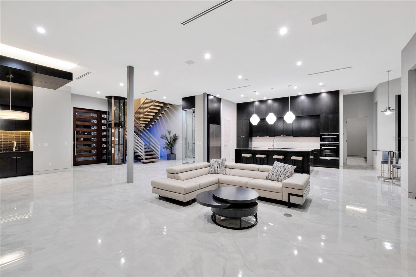 Image 4 of 9 For 527 Davis Boulevard