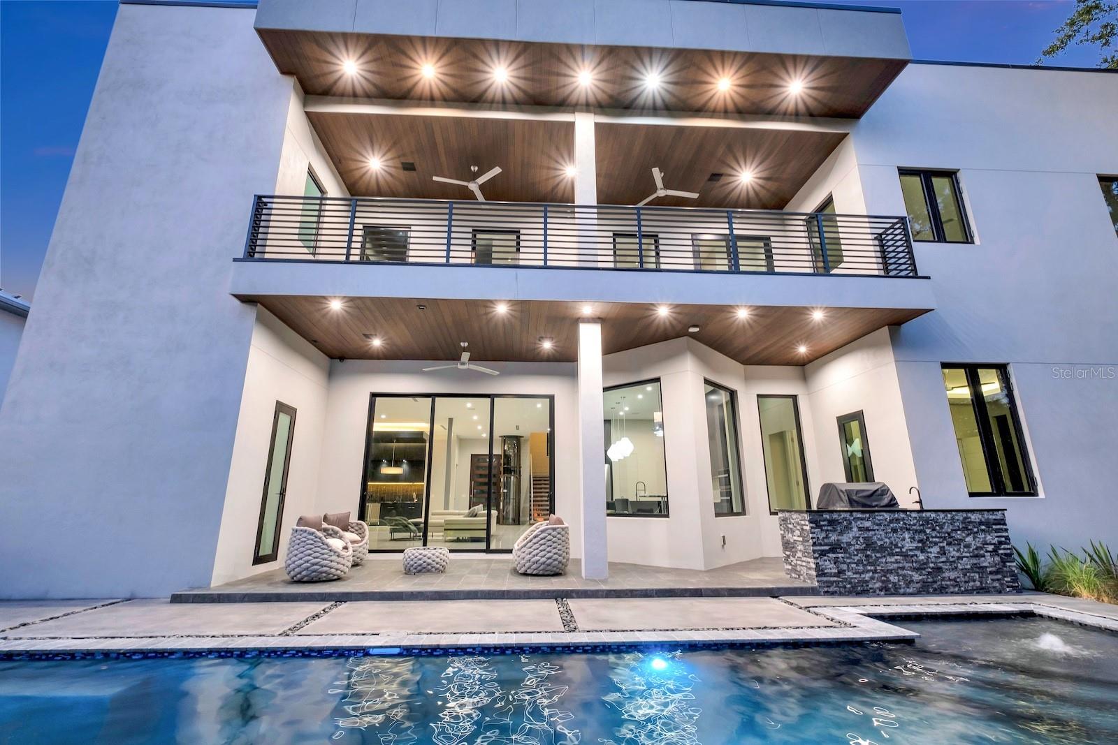 Image 5 of 9 For 527 Davis Boulevard