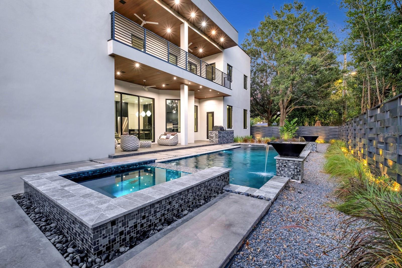 Image 6 of 9 For 527 Davis Boulevard