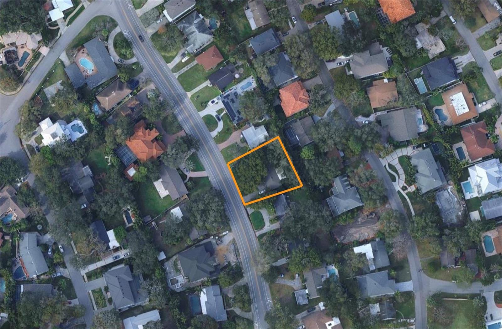 Image 7 of 9 For 527 Davis Boulevard