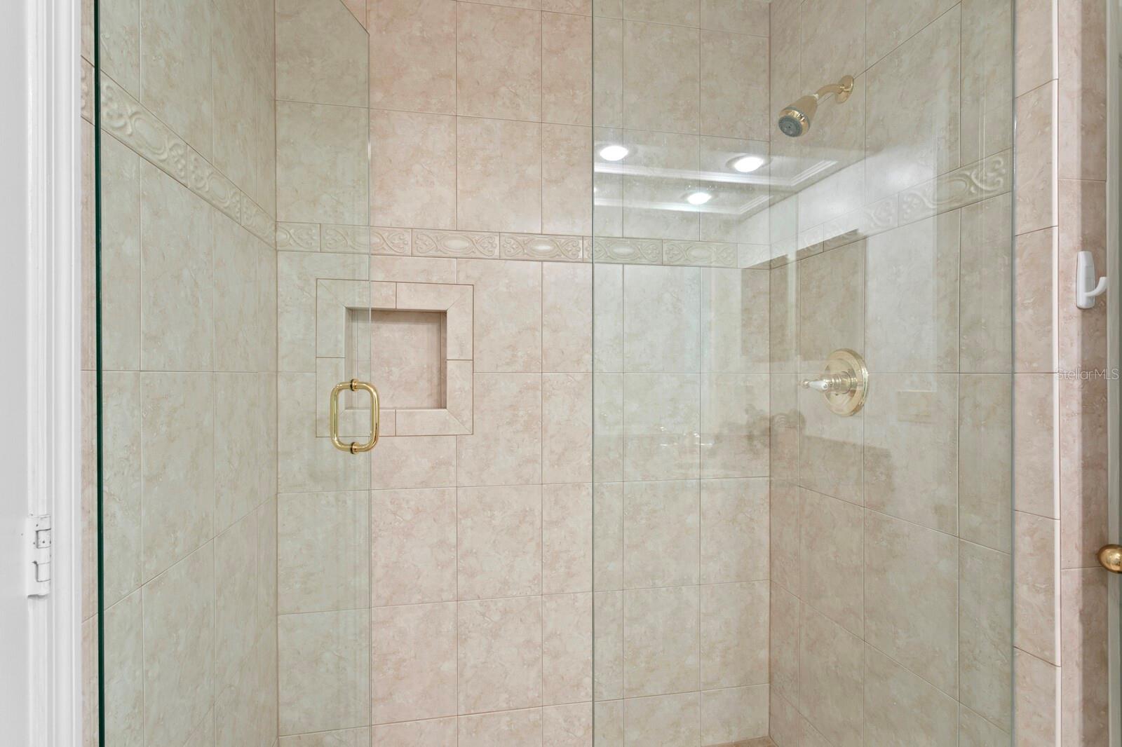 Image 35 of 78 For 13548 Lake Magdalene Drive