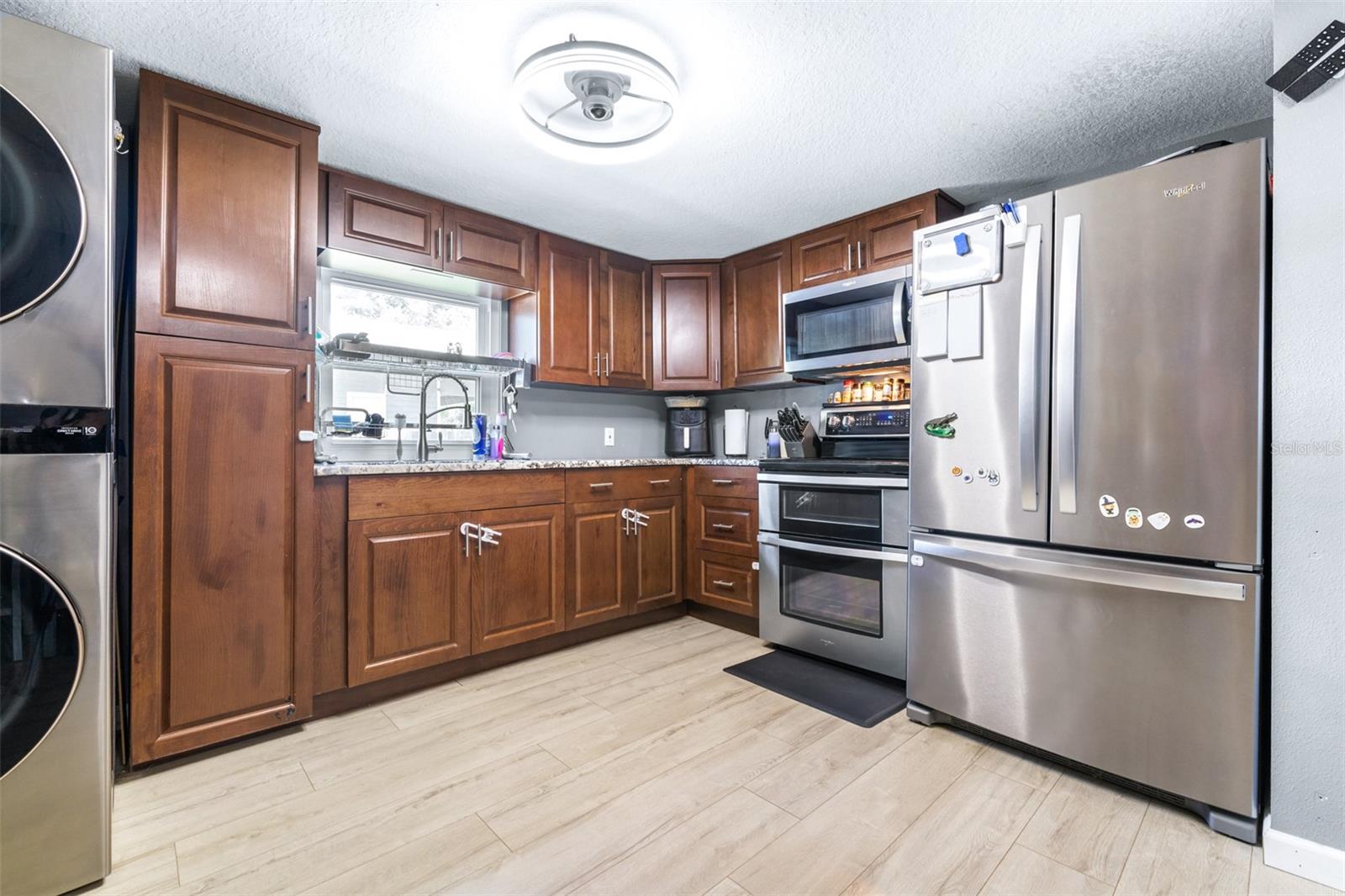 Listing photo id 9 for 5304 Cherry Ave
