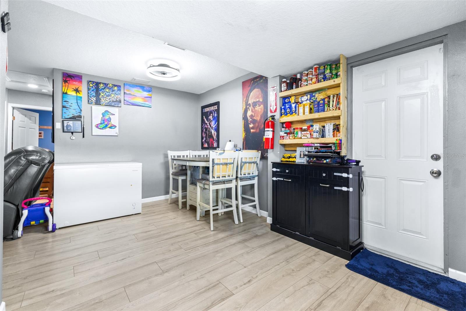 Listing photo id 11 for 5304 Cherry Ave
