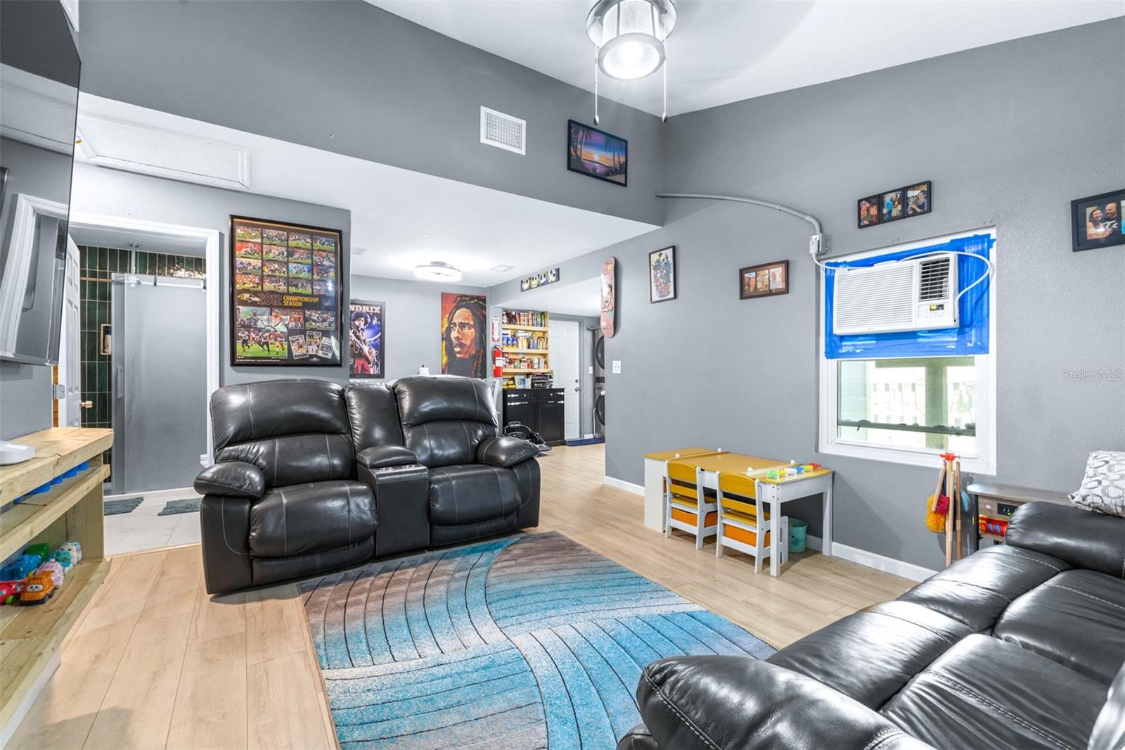Listing photo id 3 for 5304 Cherry Ave
