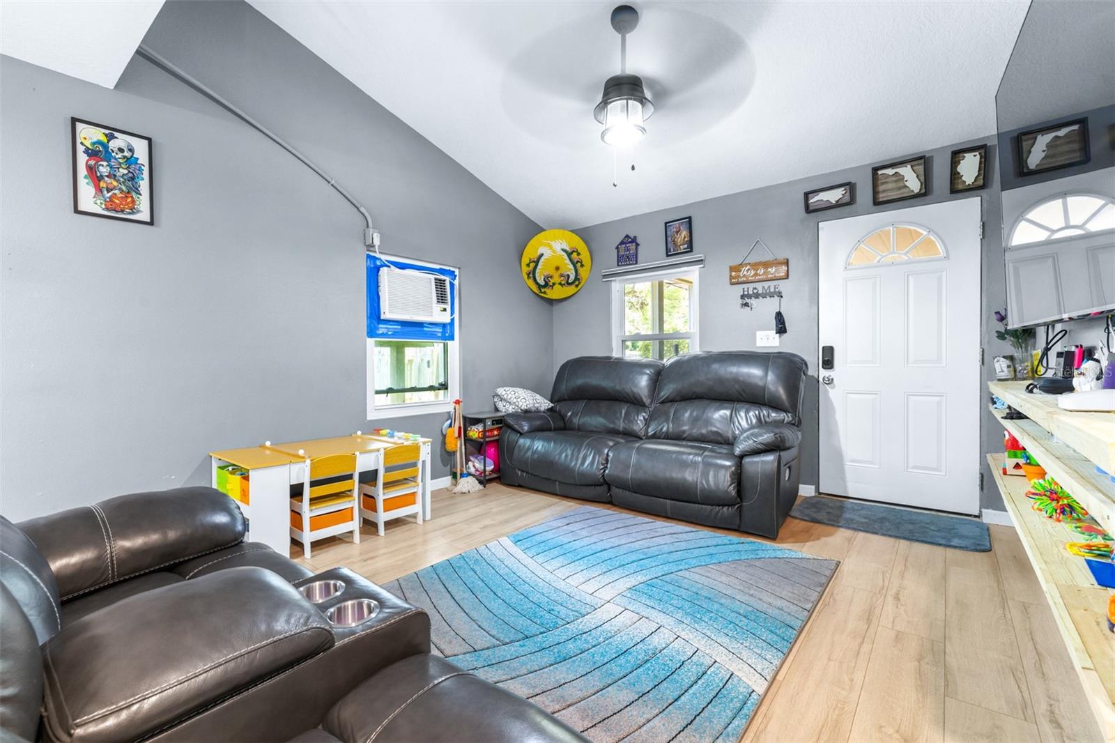 Listing photo id 5 for 5304 Cherry Ave