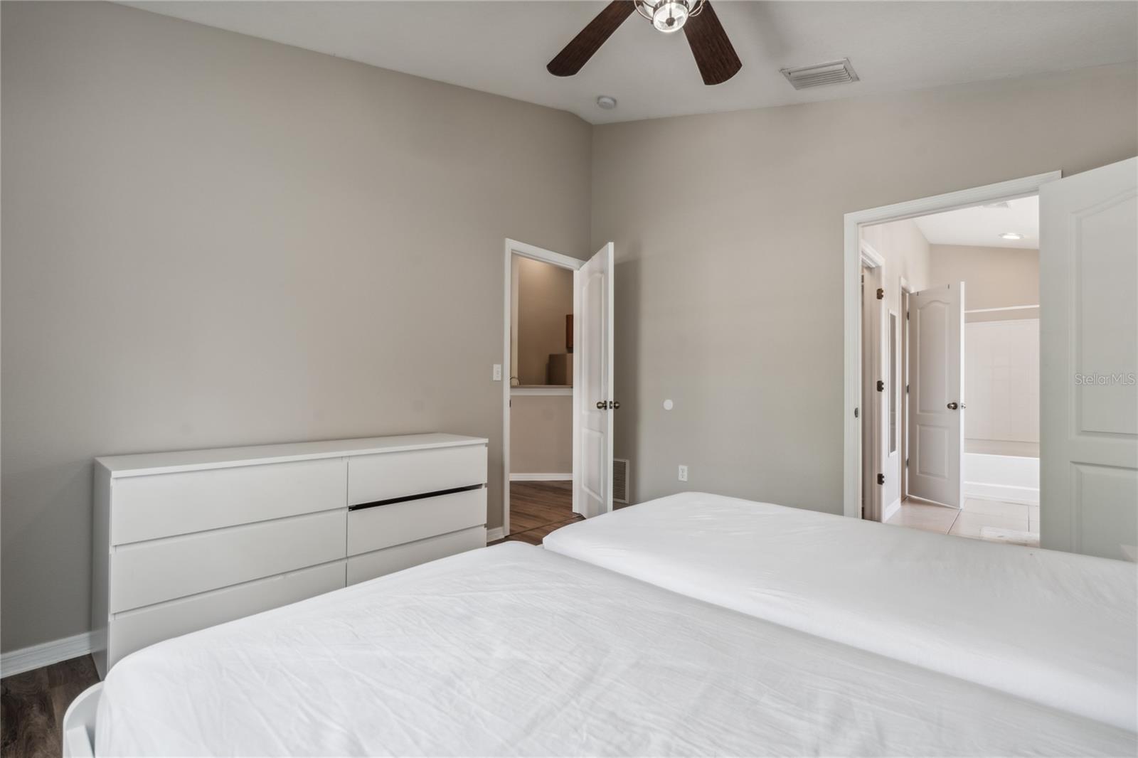 Image 19 of 24 For 5534 Kinglethill Drive