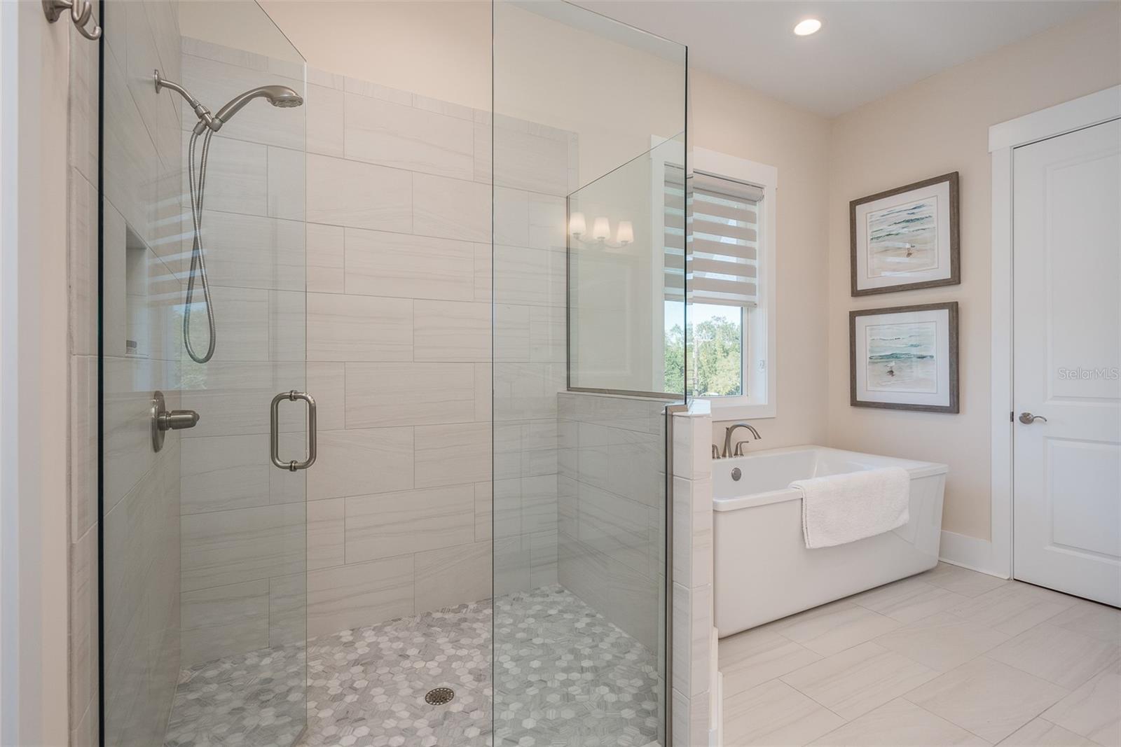 Image 30 of 37 For 265 Causeway Boulevard 7